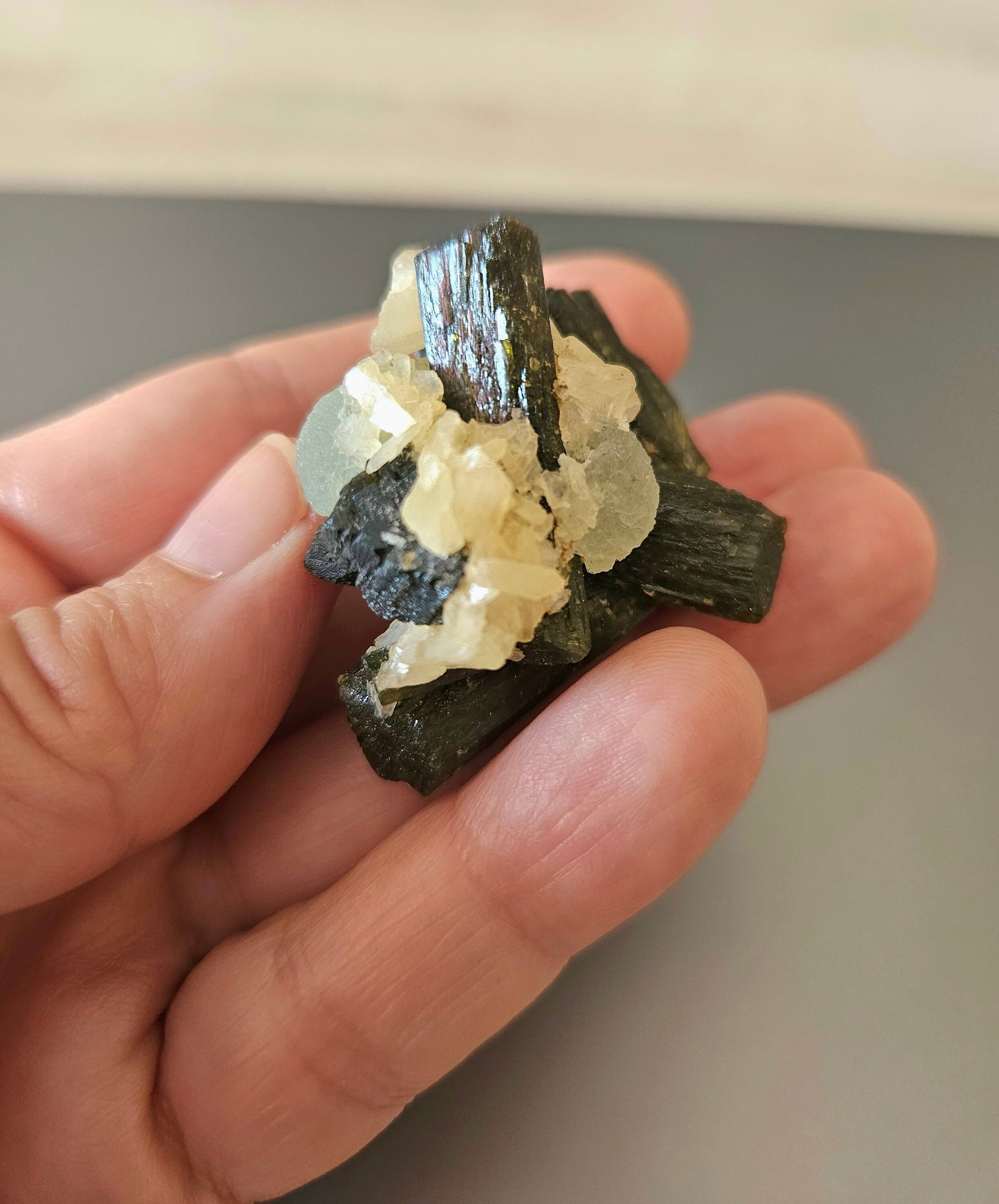 Wunderschöne Stufe mit Phrenit Epidot Stilbit, aus Mali