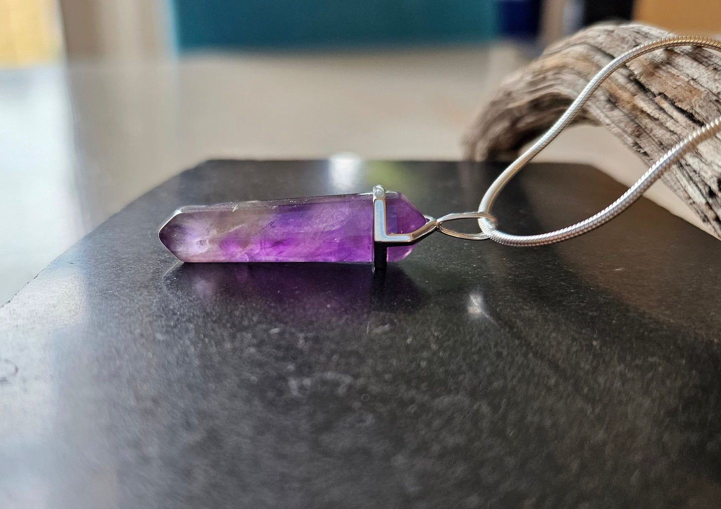 Amethyst Spitze Anhänger 925er Silber, 43 x 11 x 11 mm, an Silberkette, Pendel, 925er Silber, sowie 925er Silber Schlangenkette