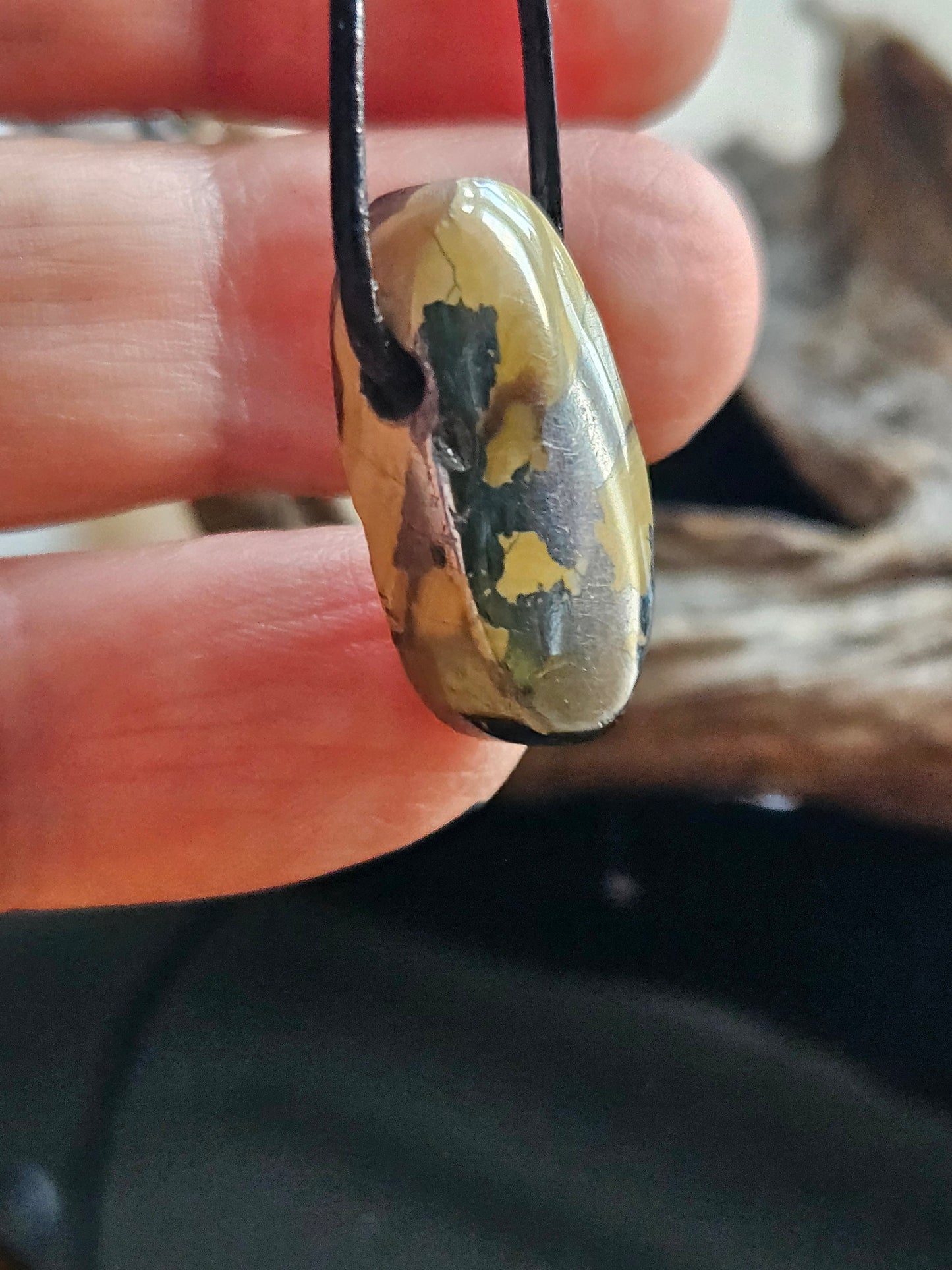 Schalenblende Schalen Blende Anhänger 23 x 13 x 8 mm, gebohrt, an verstellbarem Lederband