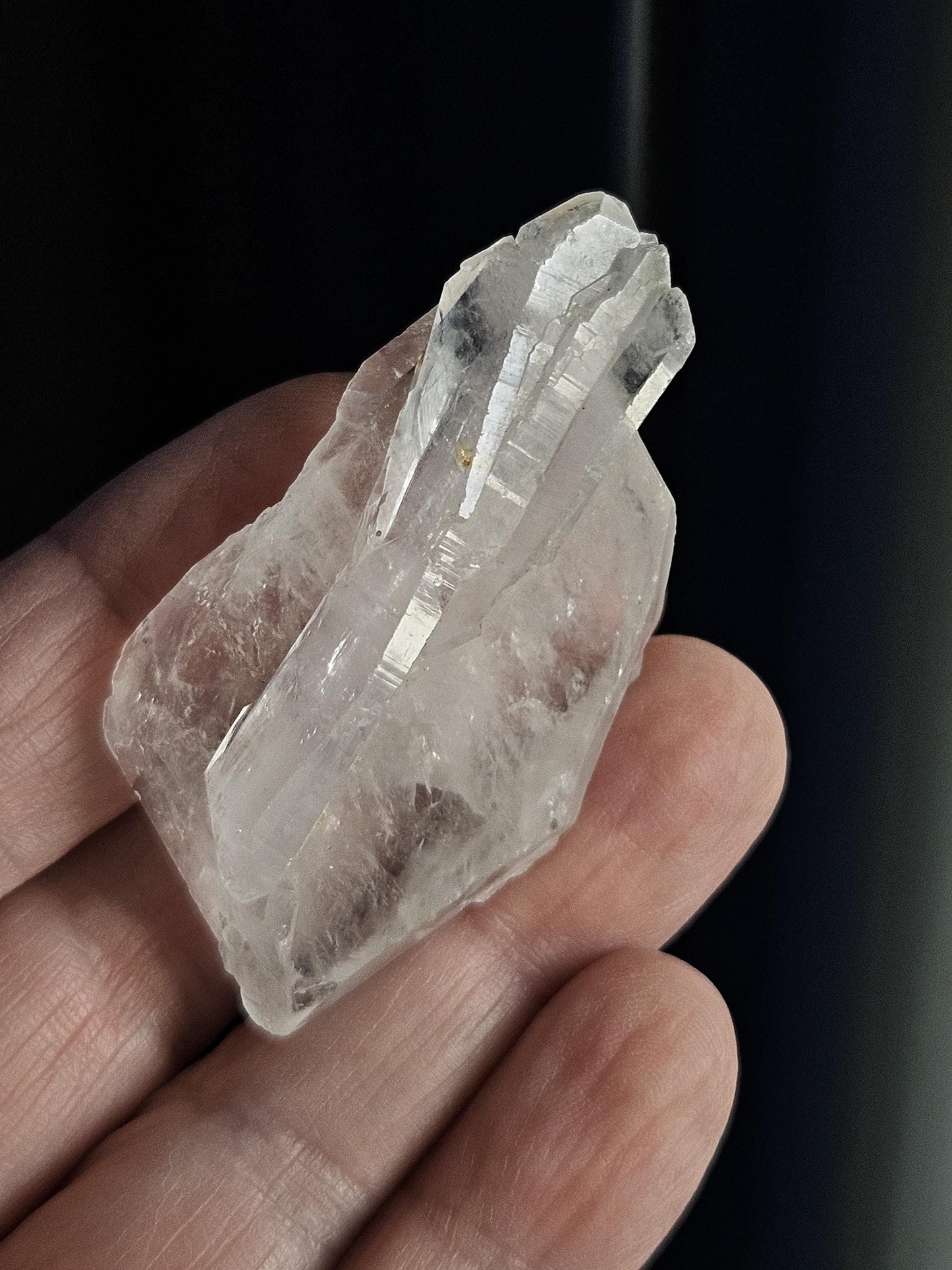 Grosser kräftiger Fadenquarz Kristall mit erhaltener Mehrfach Spitze, Heilkristall Heilstein Sammlerstein, 52 x 31 x 14 mm, 20 g., 100 ct.