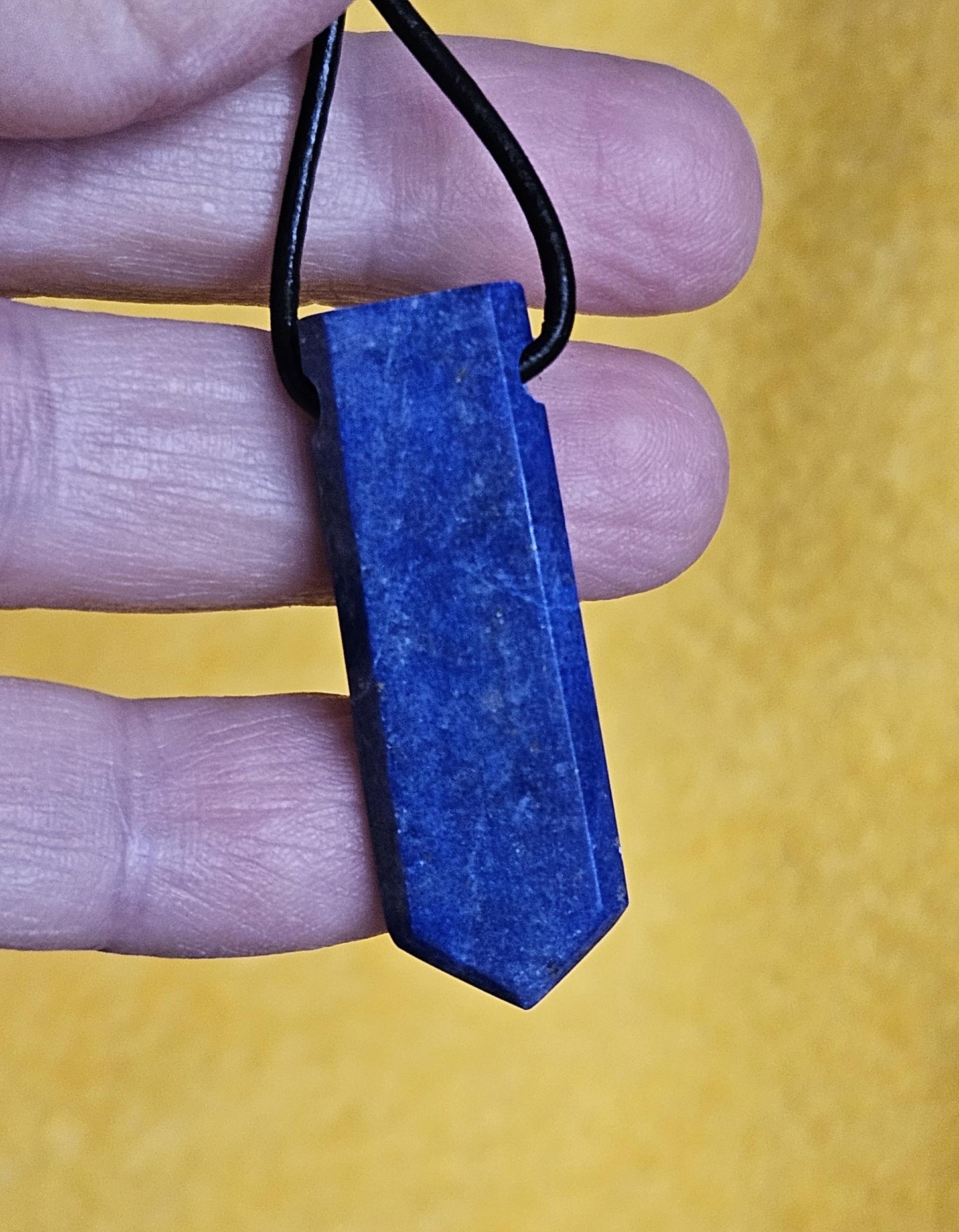 Lapislazuli Stäbchen flach eckig, Lapis Lazuli Anhänger, 39 x 13 x 6 mm, gebohrt, an verstellbarem Lederband