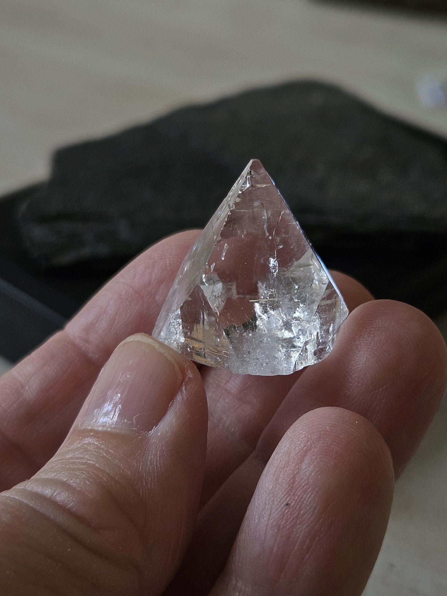 Wunderschöner Apophyllit Apophyllite Kristall Spitze Rohstein 24 x 25 x 24 mm