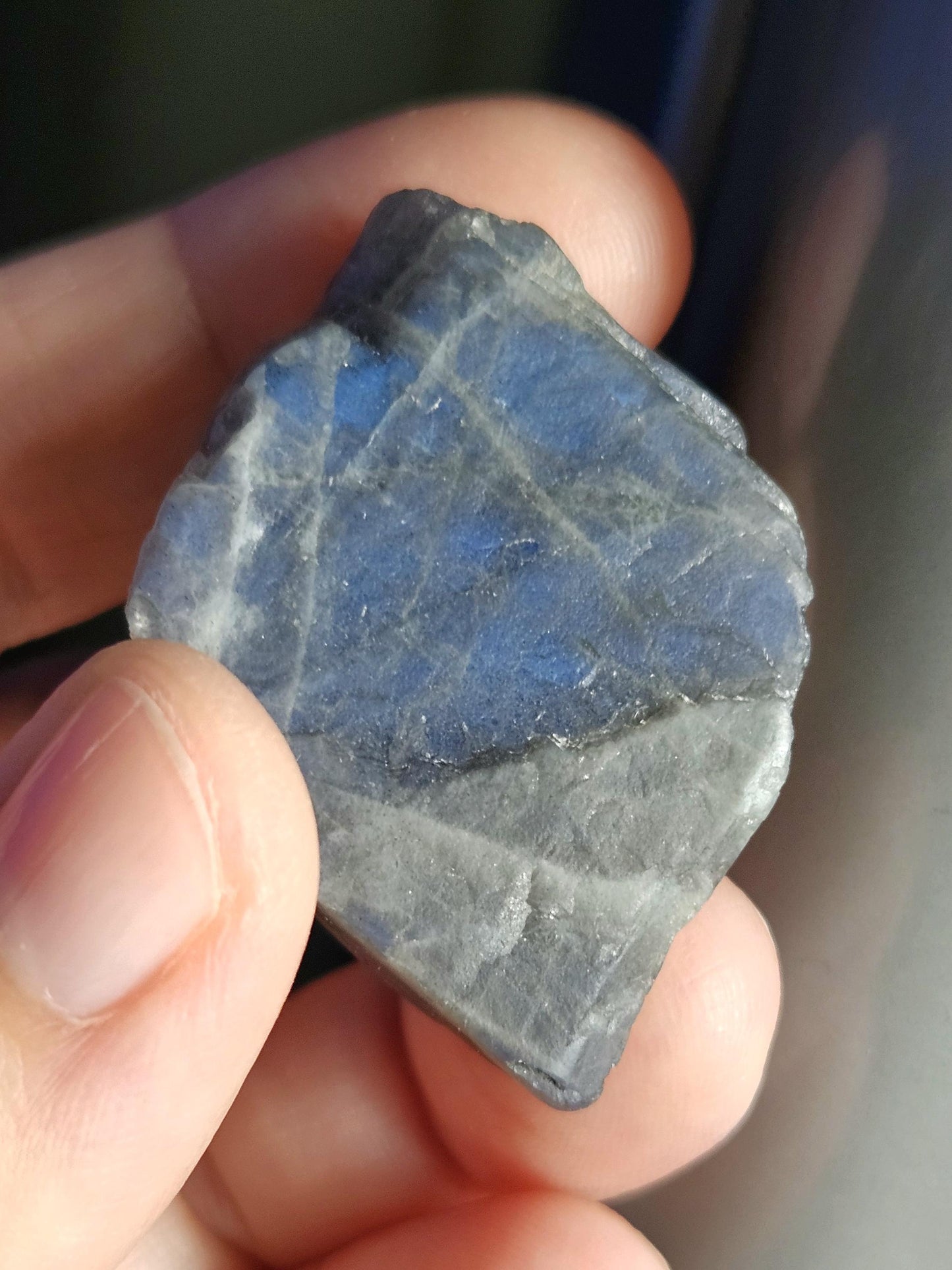 Wunderschöner blauer Labradorit Rohstein getrommelt 42 x 30 x 19 mm, als Heilstein gut einsetzbar