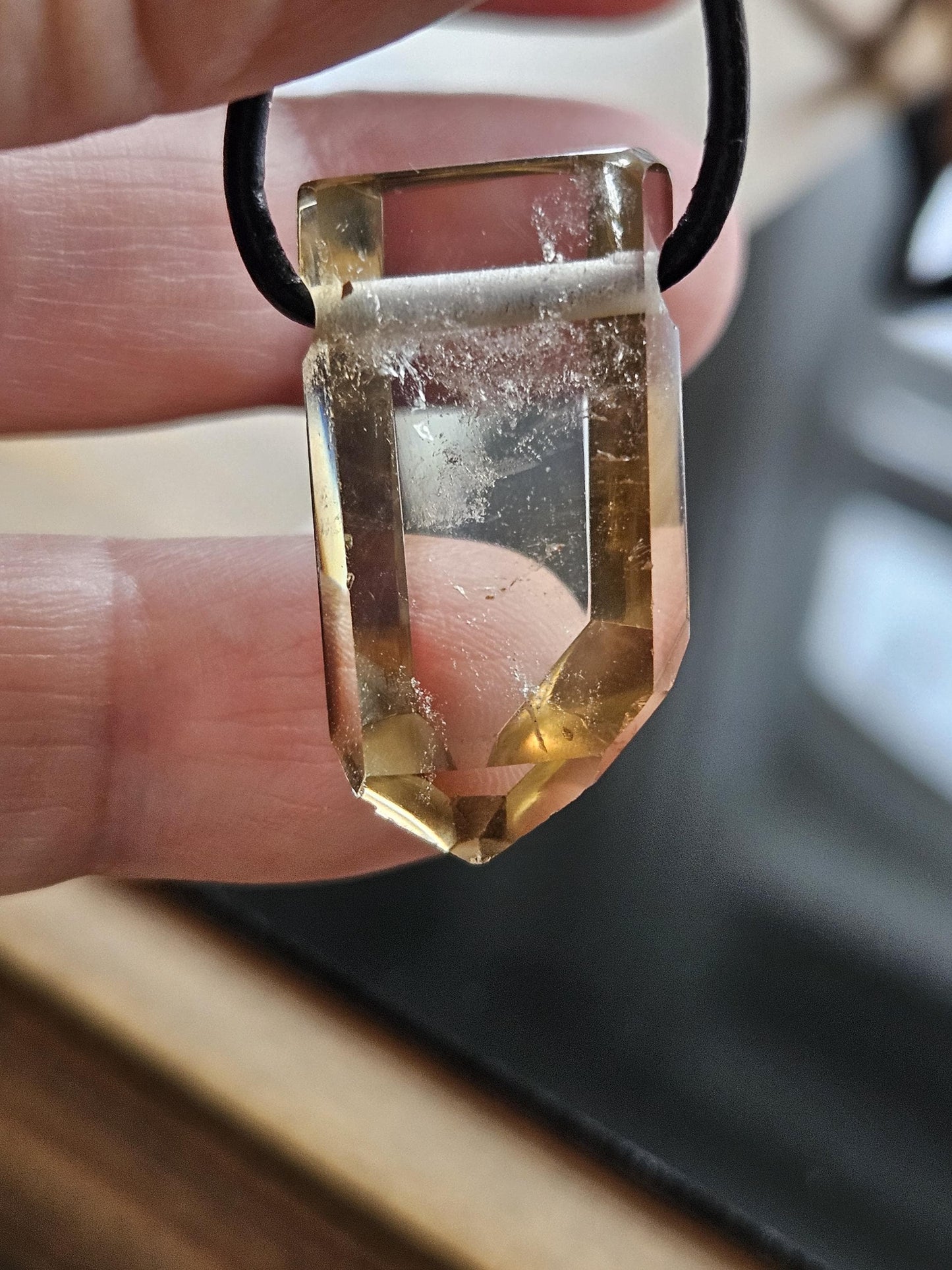 Citrin Kristall unbehandelt ungebrannt Citrin Spitze, 28 x 15 x 10 mm, gebohrt, an verstellbarem Lederband