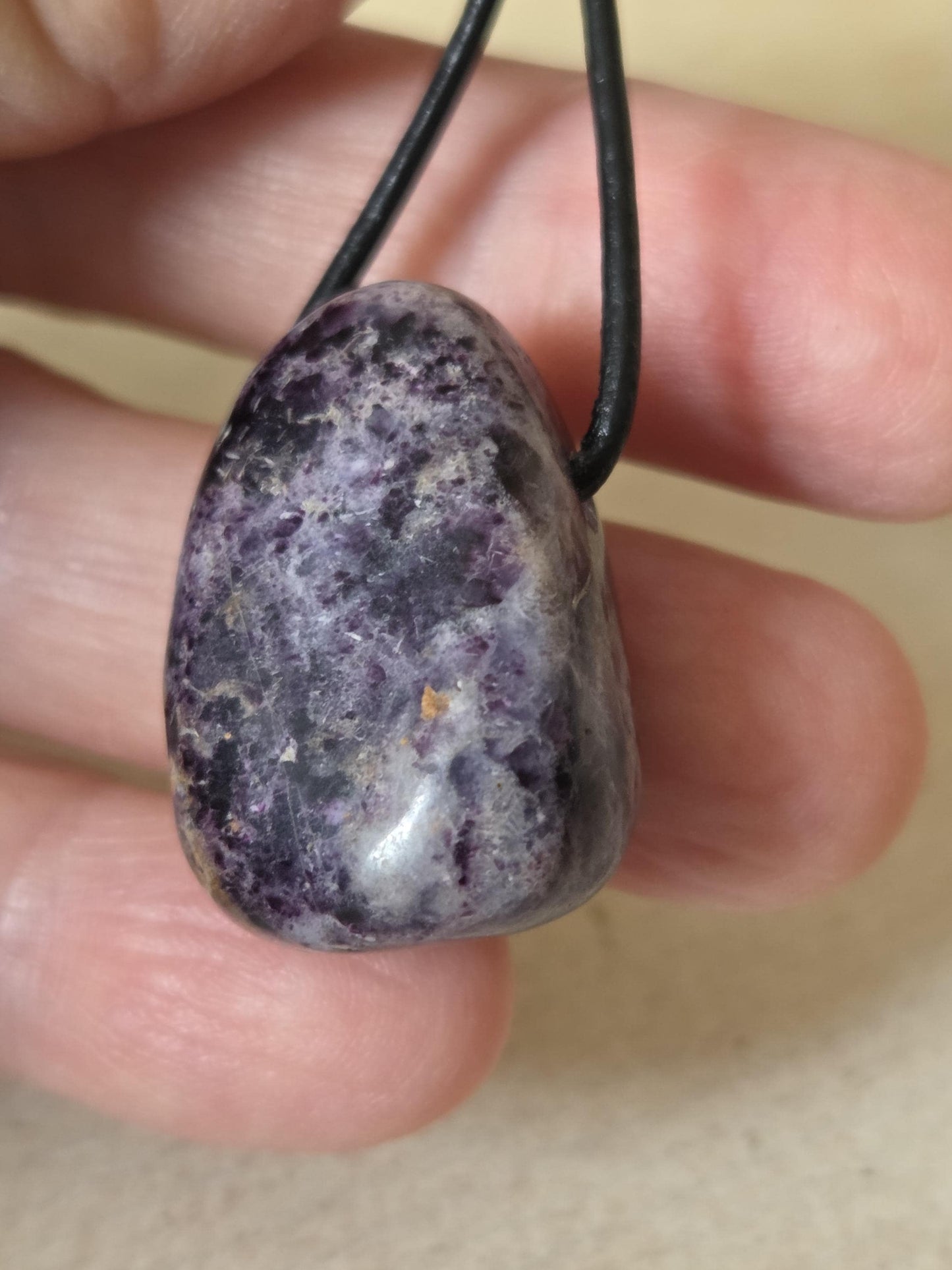 Fluorit Opal Tiffany Stone Anhänger, 28 x 19 x 14 , gebohrt, an verstellbarem Lederband