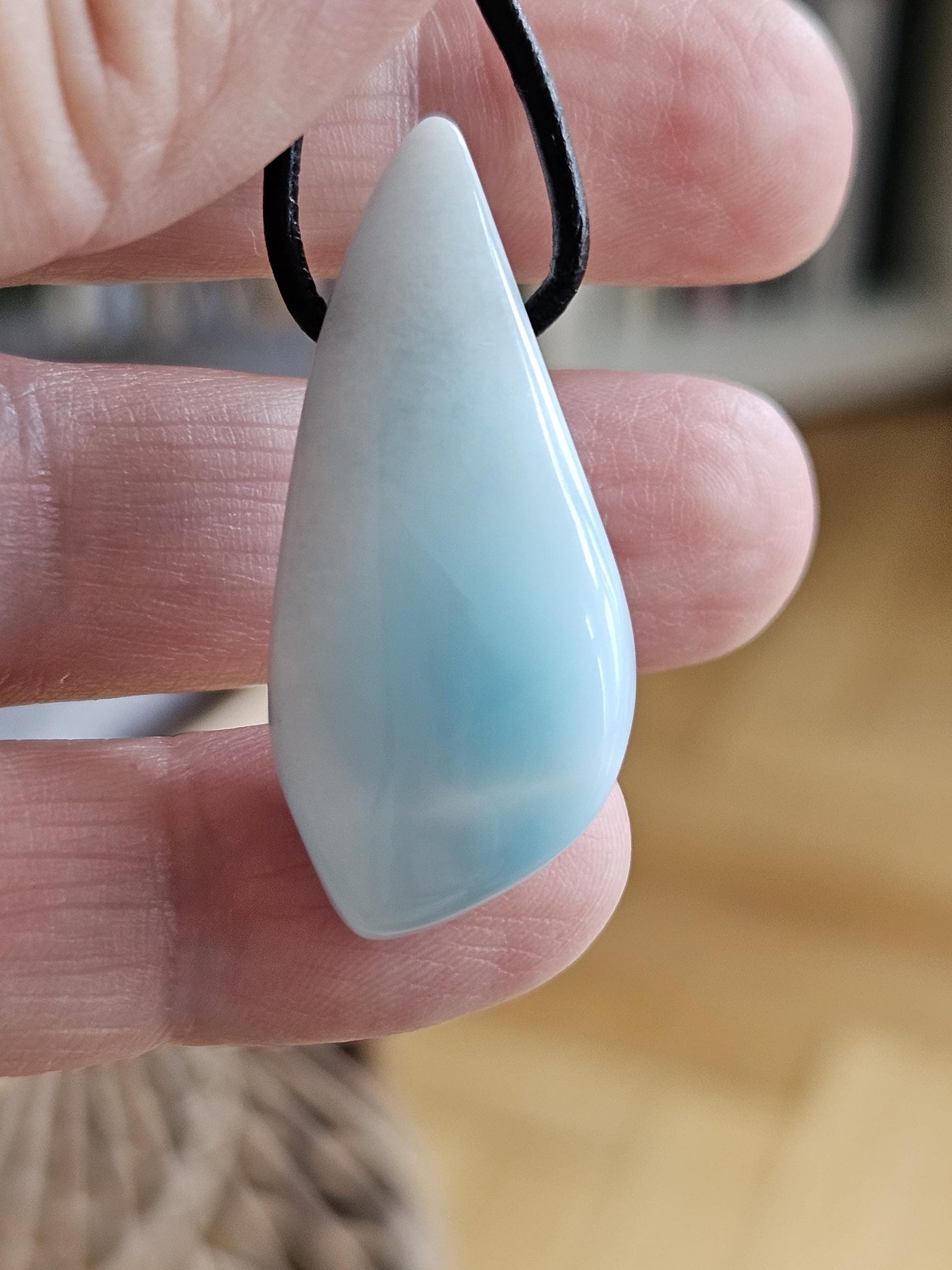 Feiner Larimar, Atlantis Stein Anhänger, 32 x 17 x 7 mm, gebohrt, Larimar Anhänger, gebohrt, an verstellbarem Lederband