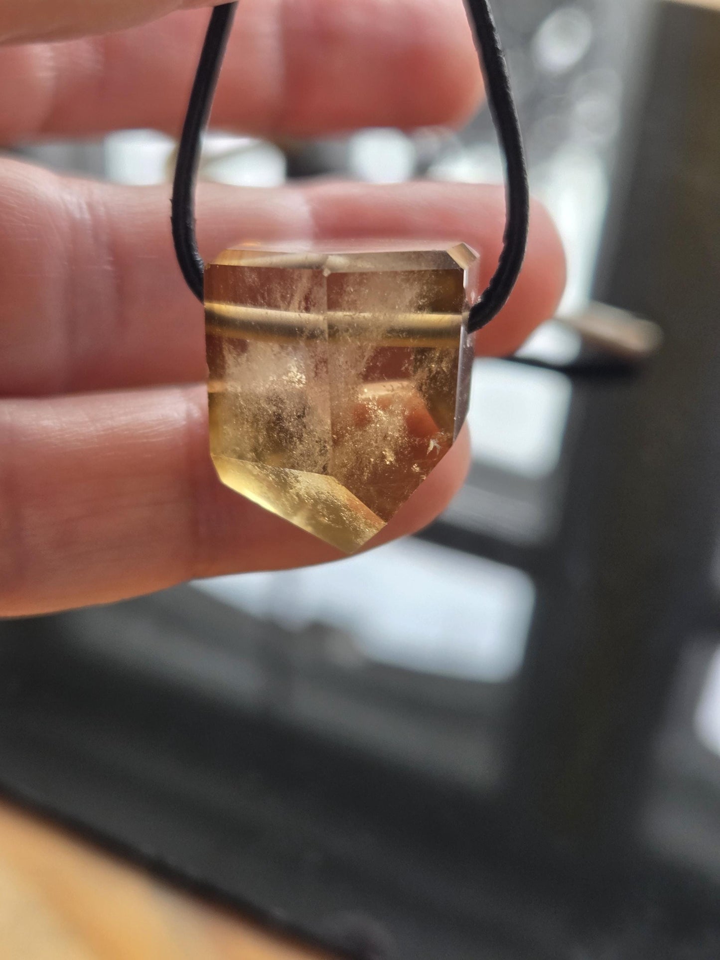 Citrin Kristall unbehandelt ungebrannt Citrin Spitze Anhänger, 21 x 17 x 20 mm, gebohrt an verstellbarem Lederband citrine untreated pendant