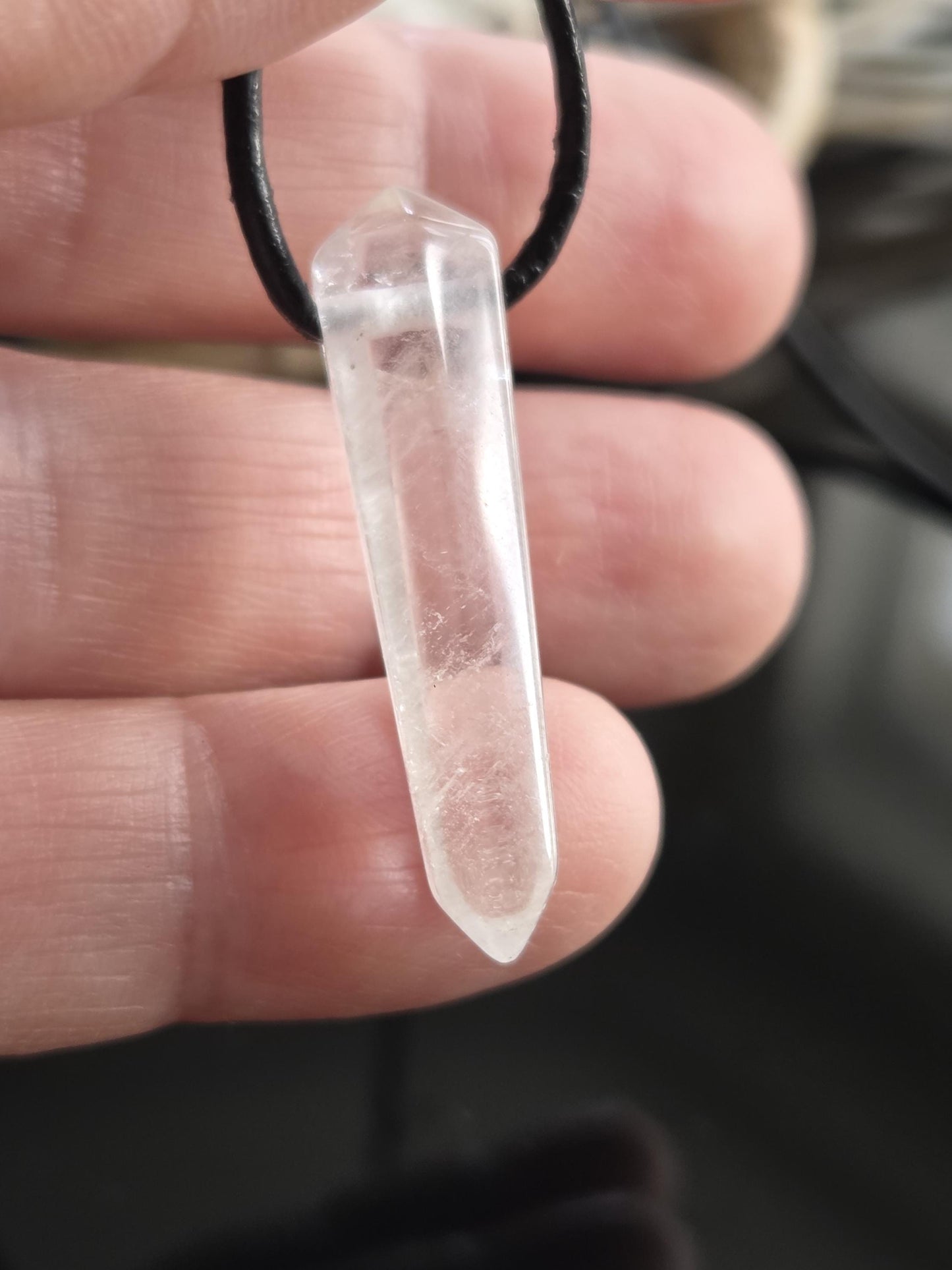 Bergkristall Spitze Doppelspitze Anhänger, 35 x 9 x 9 mm, gebohrt, an verstellbarem Lederband