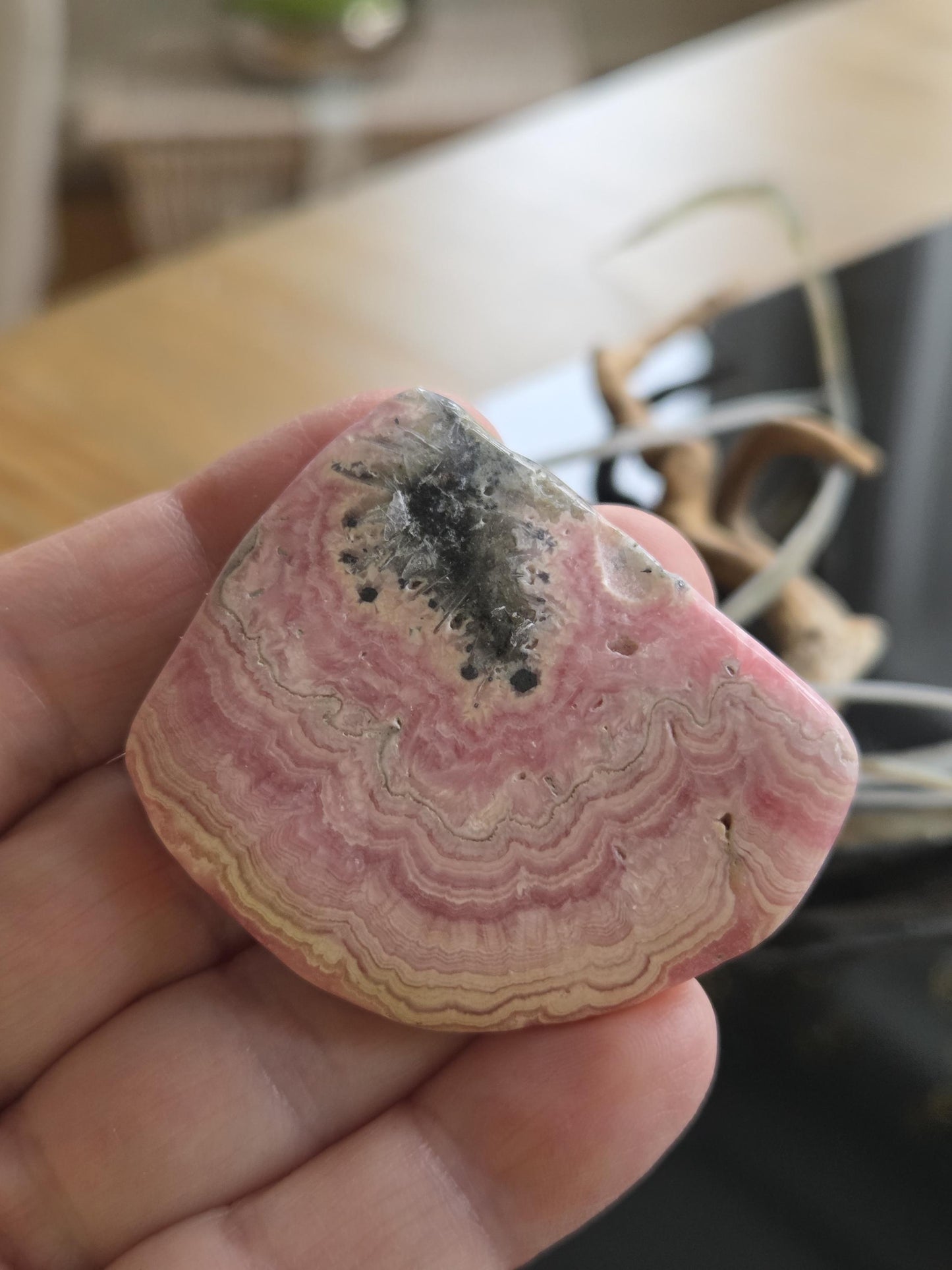 Feine Rhodochrosit Scheibe Massagestein Heilstein Sammlerstein 47 x 42 x 6 mm, 32,79 g., 163,90.ct.