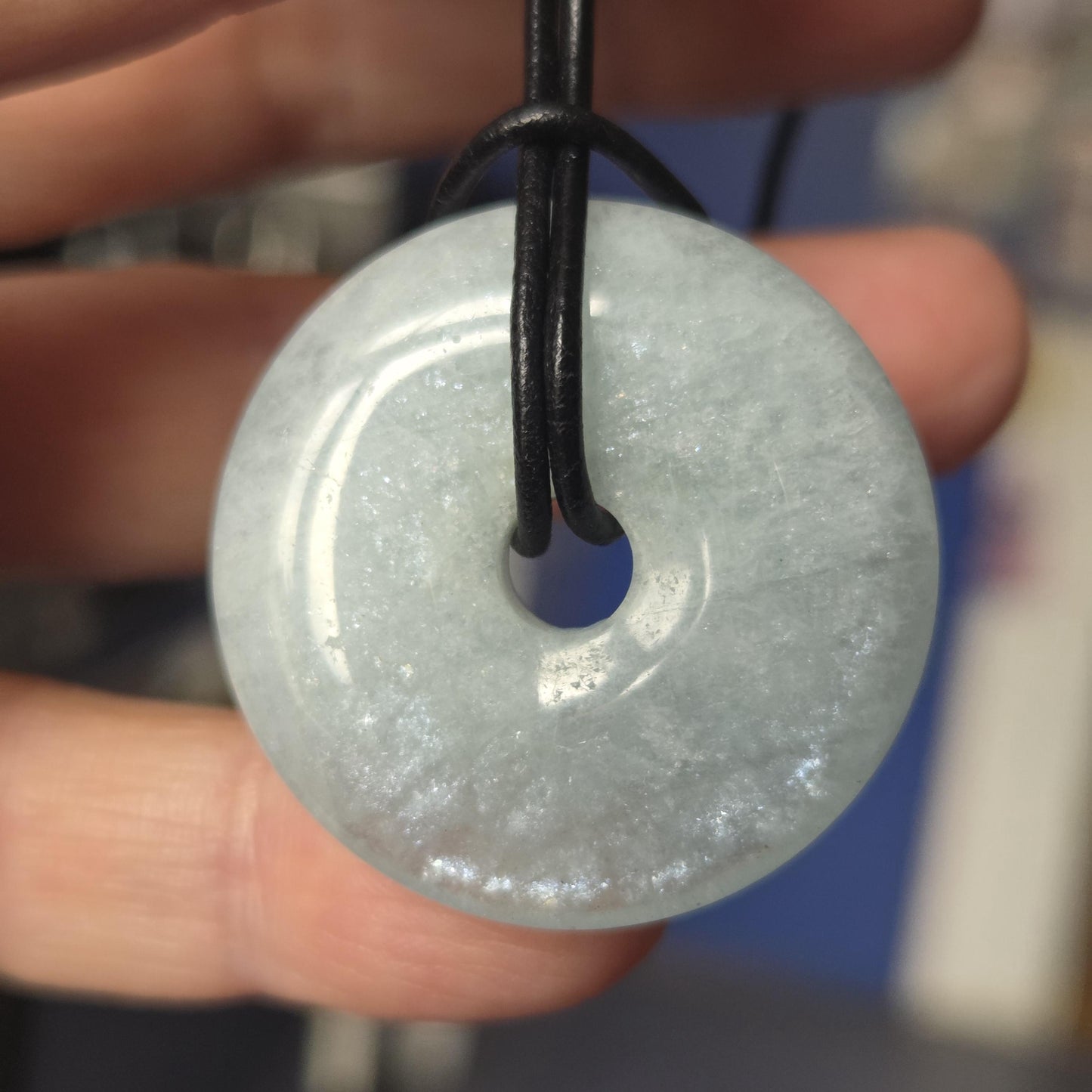 Aquamarin Anhänger, Donut an verstellbarem Lederband, 33 x 6 mm