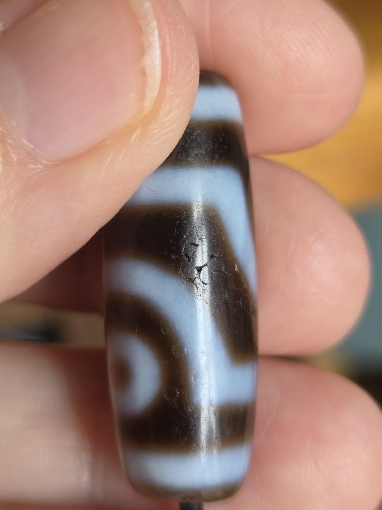 Tibetische 2 Augen Dzi Perle , Vintage, Schutzamulett für Harmonie & Liebe, Achat Anhänger, 12 x 33 mm, an Lederband, Patina, garuda dzi