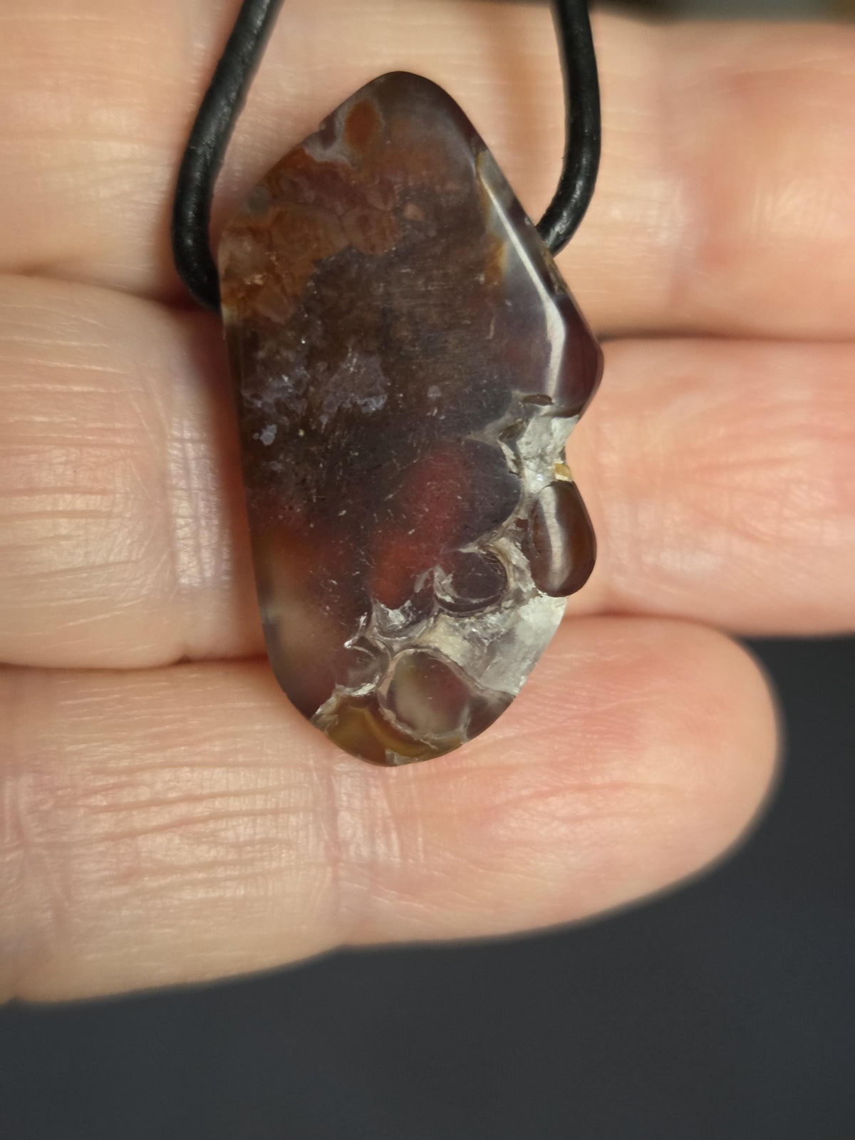 Magischer mexikanischer Feuerachat Feuer Achat Anhänger, 30 x 17 x 9 mm, gebohrt, an verstellbarem Lederband