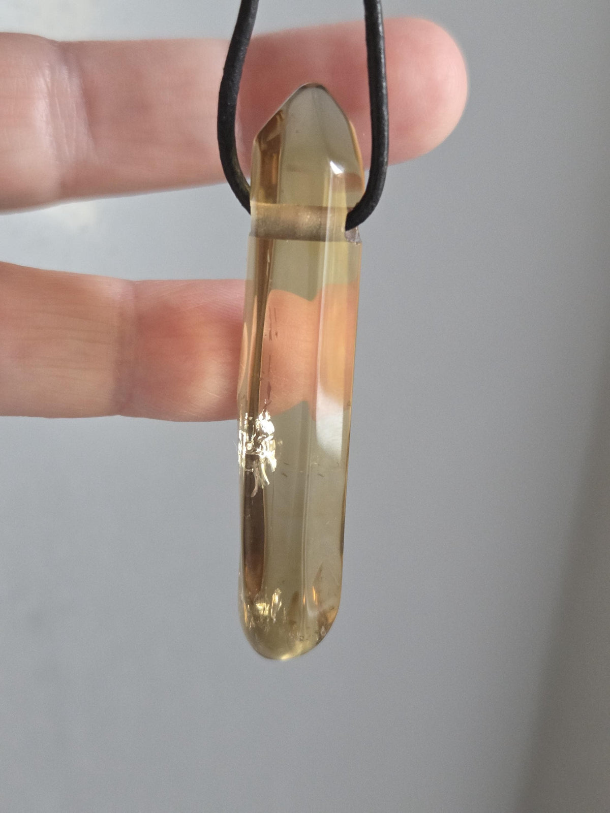Citrin Kristall unbehandelt ungebrannt Citrin Spitze, 57 x 12 x 10 mm, gebohrt, an verstellbarem Lederband