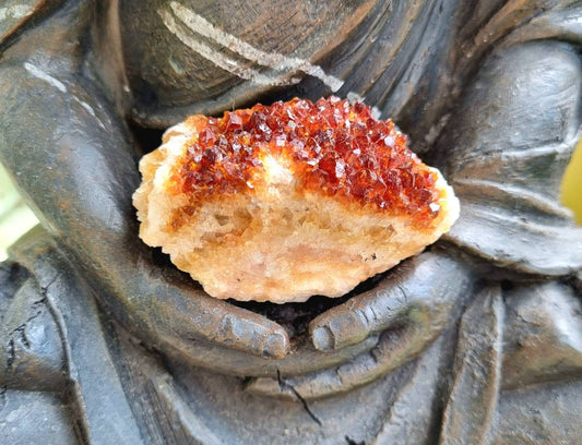 Zauberhafter Citrin Rohstein, Citrin Kristall Gruppe, Citrin Stufe, Sammlerstein, 40 x 60 x 38 mm, 106 Gramm