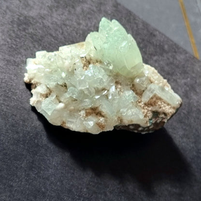 Wunderhübsche Apophyllit Stufe, 70 x 54 x 30 mm, 48 Gramm