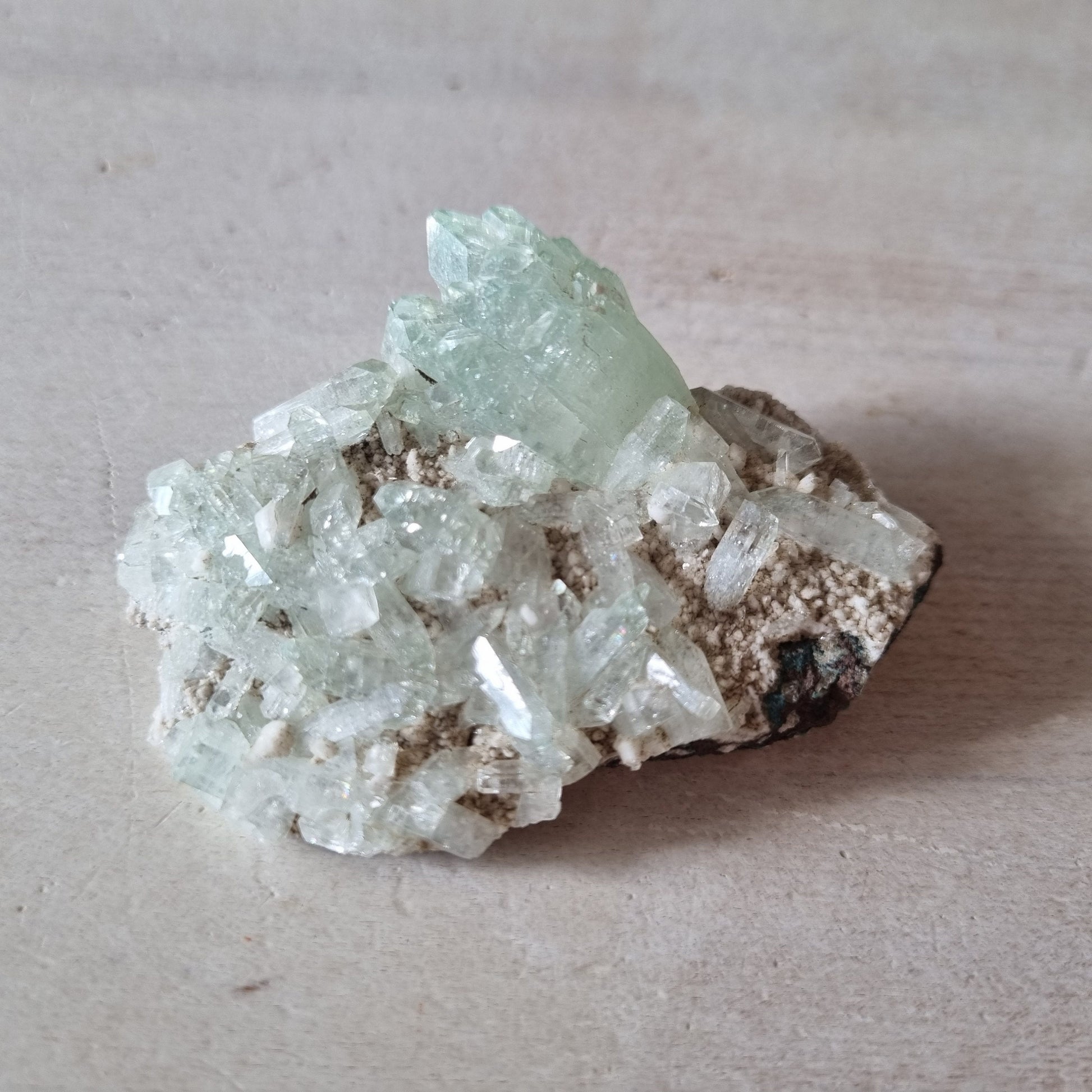 Wunderhübsche Apophyllit Stufe, 70 x 54 x 30 mm, 48 Gramm