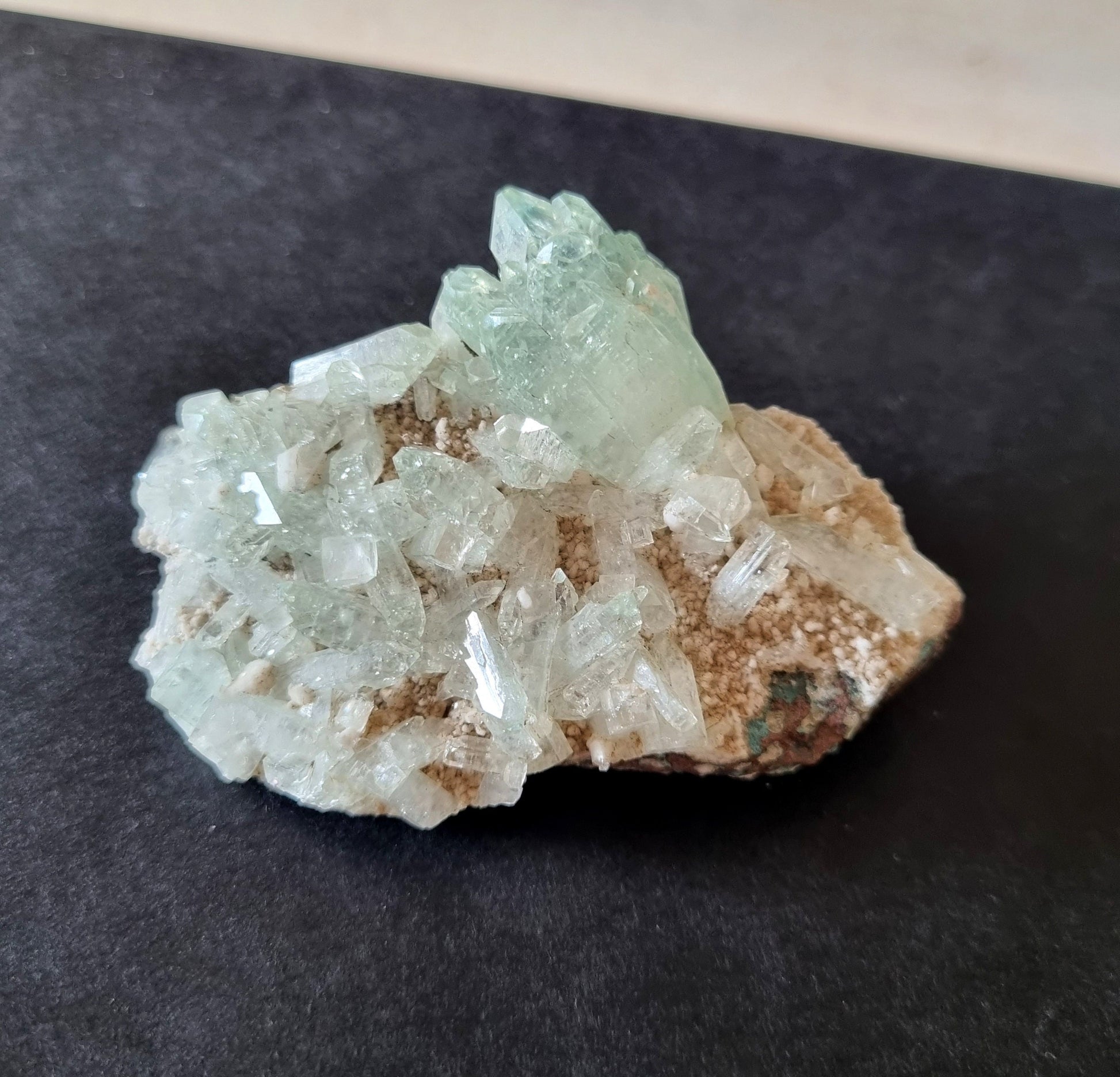 Wunderhübsche Apophyllit Stufe, 70 x 54 x 30 mm, 48 Gramm