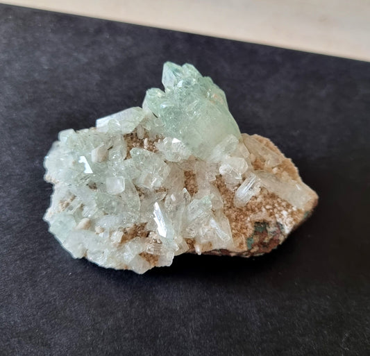 Wunderhübsche Apophyllit Stufe, 70 x 54 x 30 mm, 48 Gramm