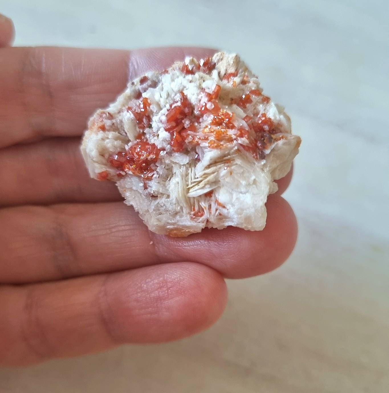 Seltener Vanadinit mit Baryt, Rohstein, Kristall, aus Marokko, 40 x 33 x 18 mm, 21 Gramm, 105 Karat