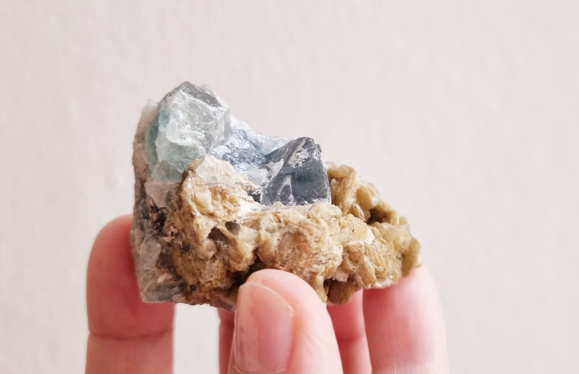 Apatit Kristall Stufe Rohstein, Apatit mit Stilbit und Bergkristall, Erzgebirge