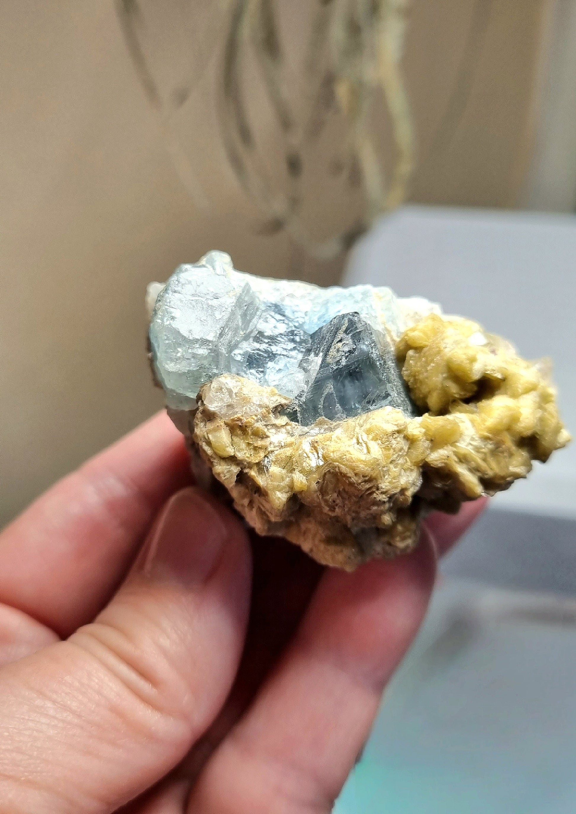 Apatit Kristall Stufe Rohstein, Apatit mit Stilbit und Bergkristall, Erzgebirge