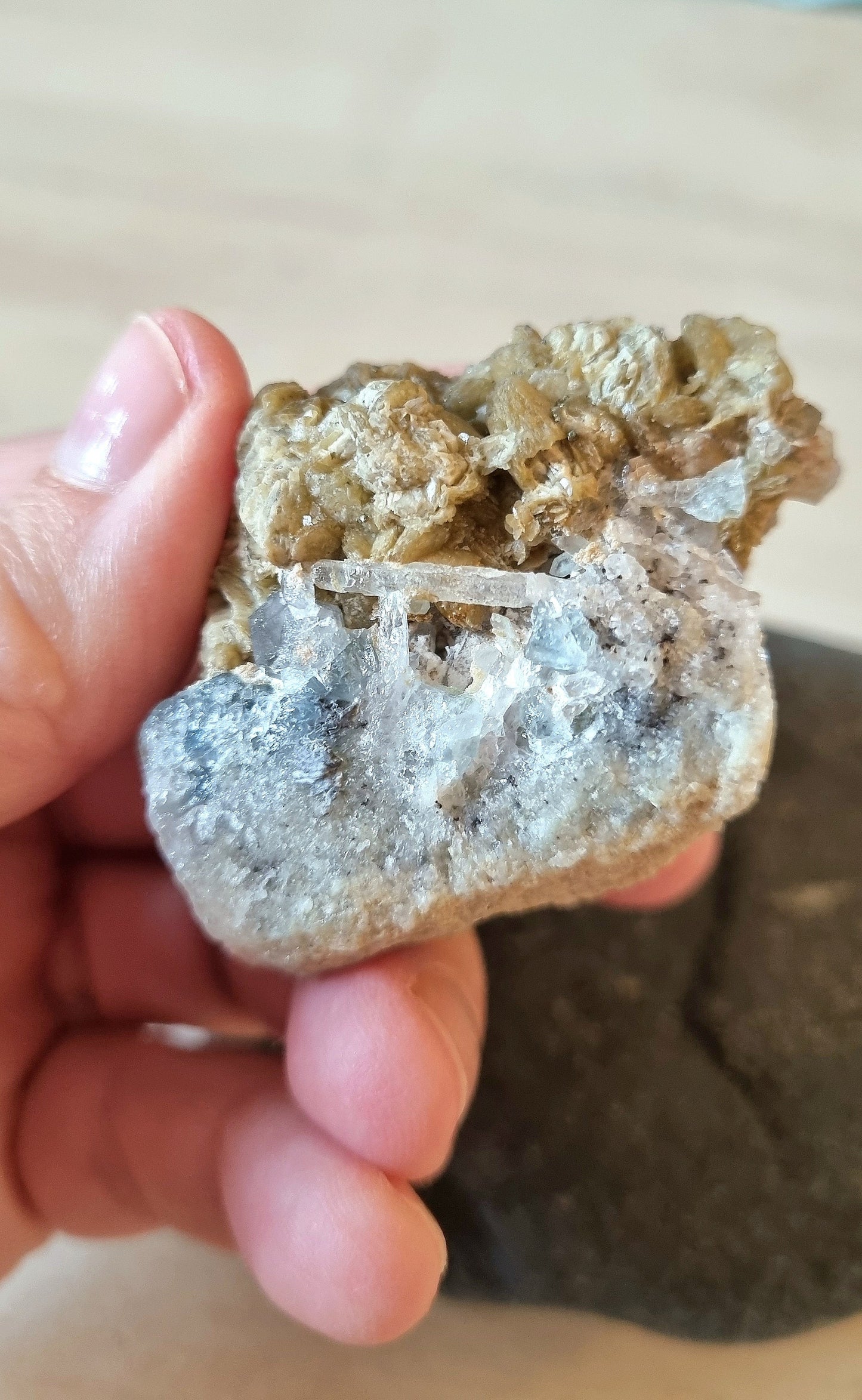 Apatit Kristall Stufe Rohstein, Apatit mit Stilbit und Bergkristall, Erzgebirge