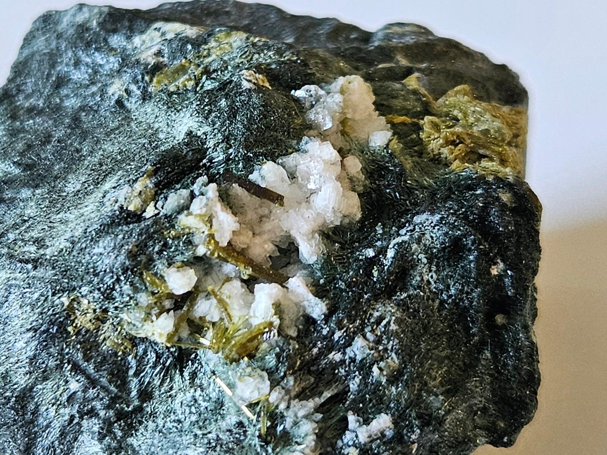 Epidot Augit Stufe, 198 Gramm, 67x 50 x 50 mm