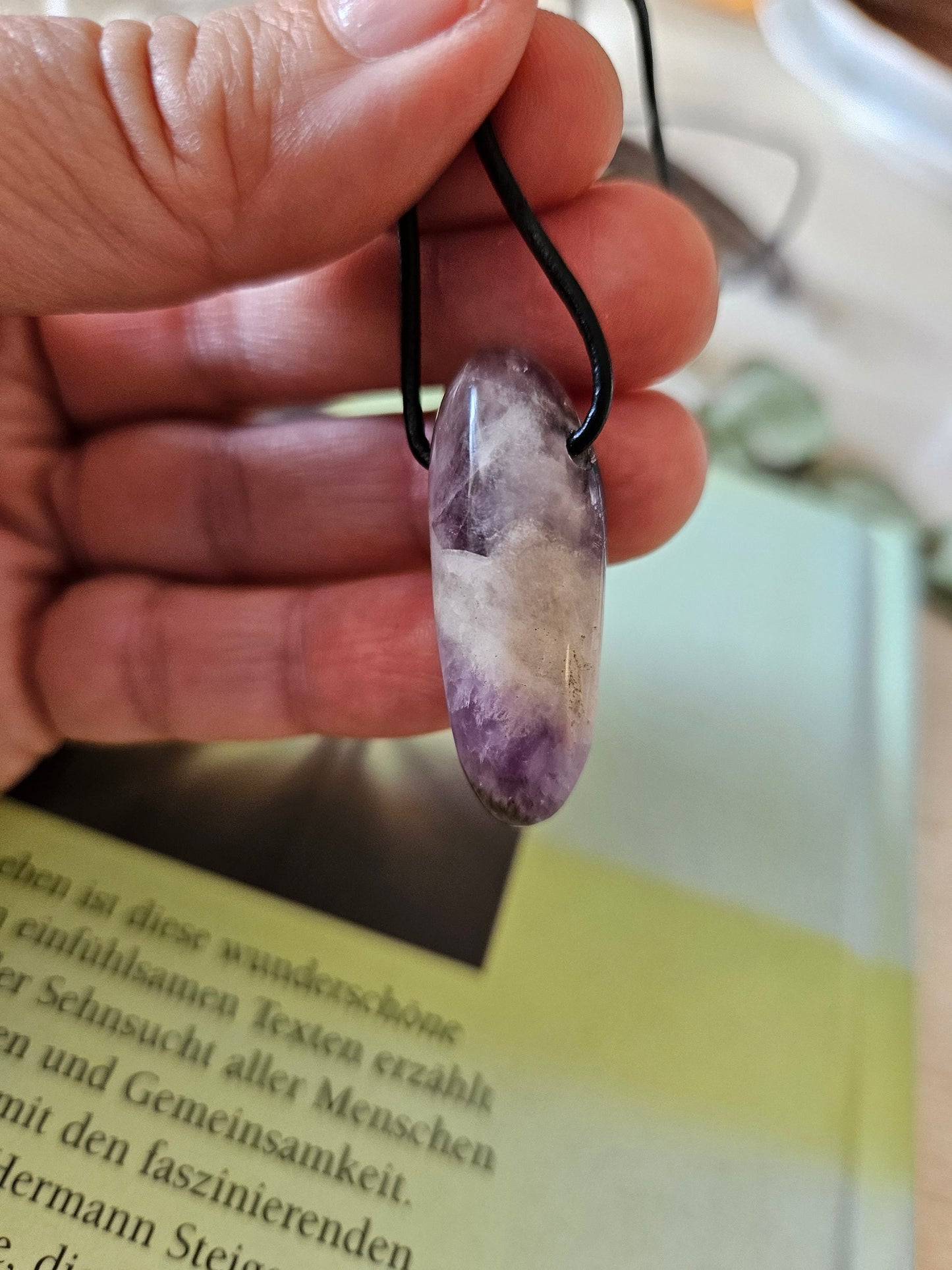 Süßer Chevron Amethyst, Anhänger, 37 x 15 x 15 mm, gebohrt am Lederband