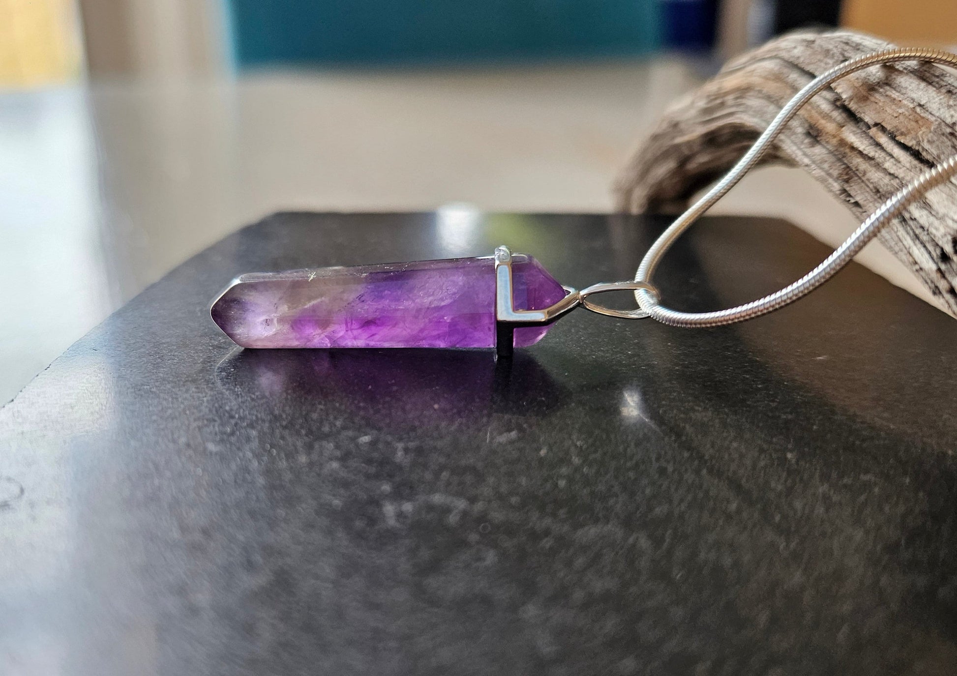 Amethyst Spitze Anhänger 925er Silber, 43 x 11 x 11 mm, an Silberkette, Pendel, 925er Silber, sowie 925er Silber Schlangenkette