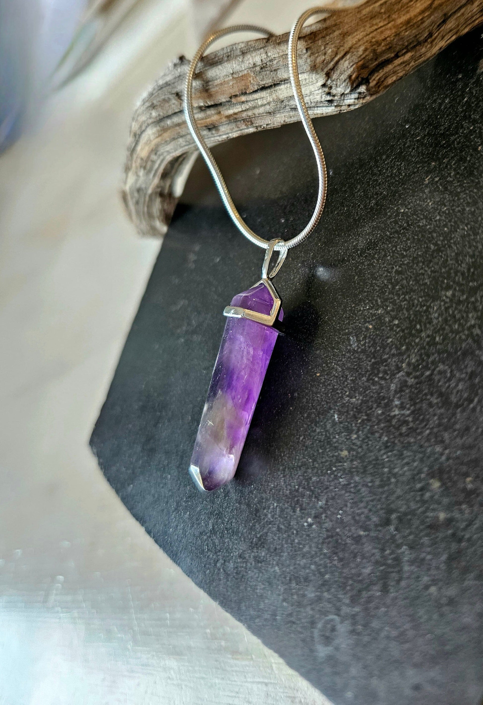 Amethyst Spitze Anhänger 925er Silber, 43 x 11 x 11 mm, an Silberkette, Pendel, 925er Silber, sowie 925er Silber Schlangenkette