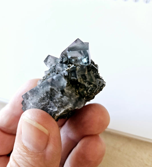 Graublauer Fluorit, Blau graue Fluorit Stufe, Rohstein, Kristall, 40 x 30 x 30 mm, 28 ,19 Gramm, 140, 95 ct.