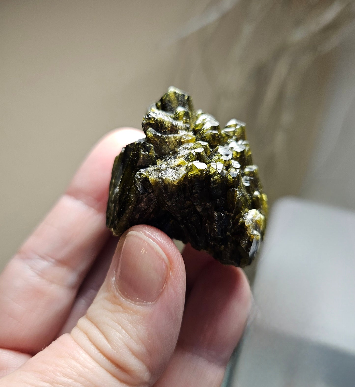 Traumhafte Epidot Stufe aus Peru, 37 x 42 x 35 mm, 49,48 g, 247,50 ct.