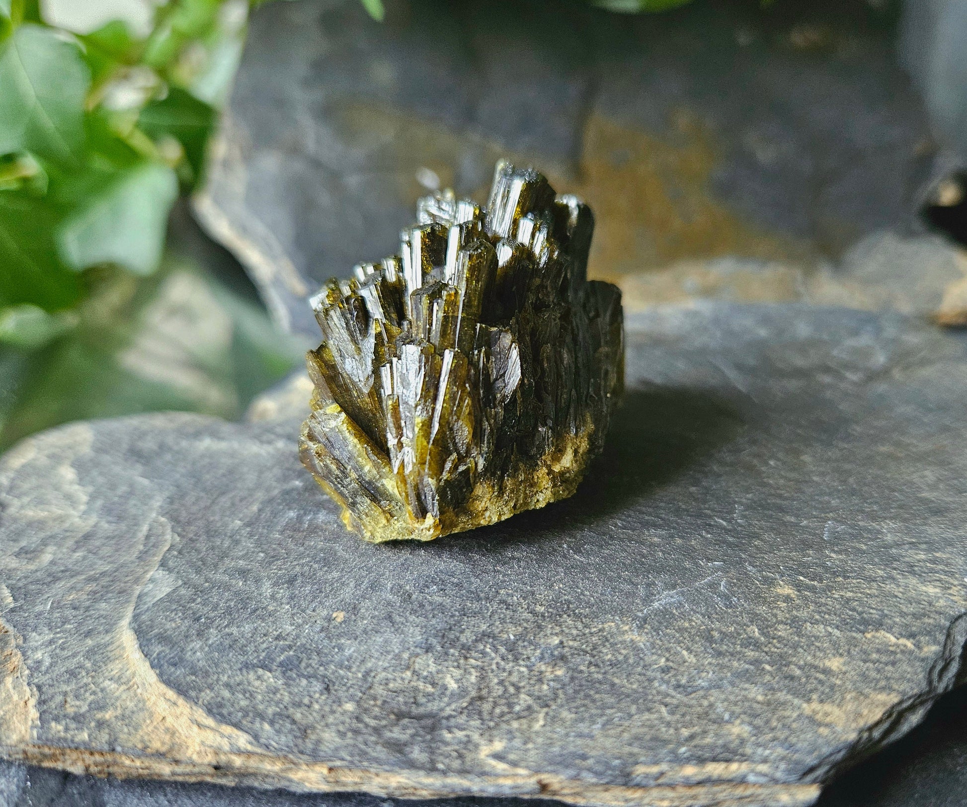 Traumhafte Epidot Stufe aus Peru, 37 x 42 x 35 mm, 49,48 g, 247,50 ct.