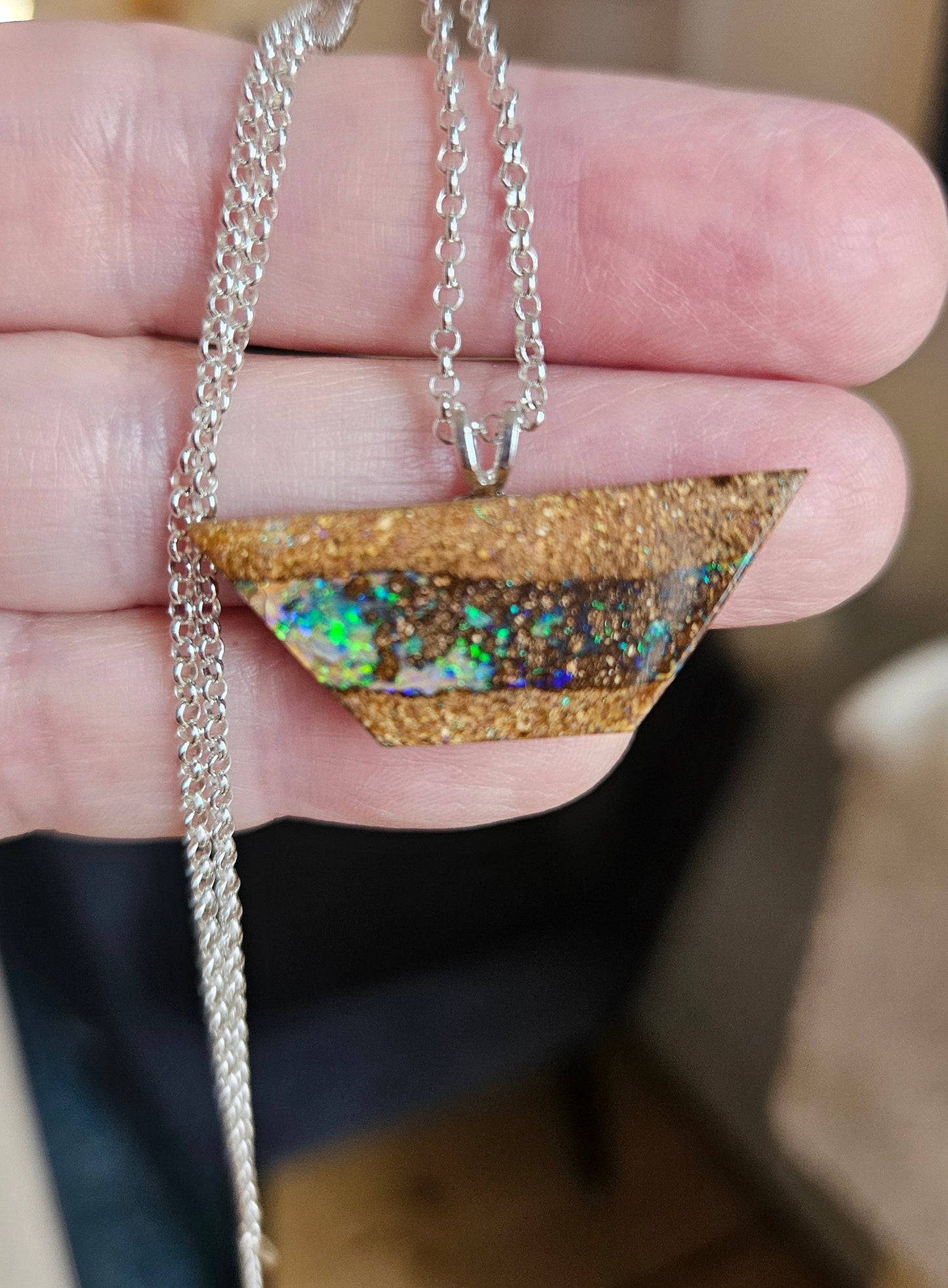 Opalisierter Holzopal Boulder Opal" Schiffchen auf dem blauen Meer", Anhänger, an 925er SilberÖse, an 925er Silber Erbskette