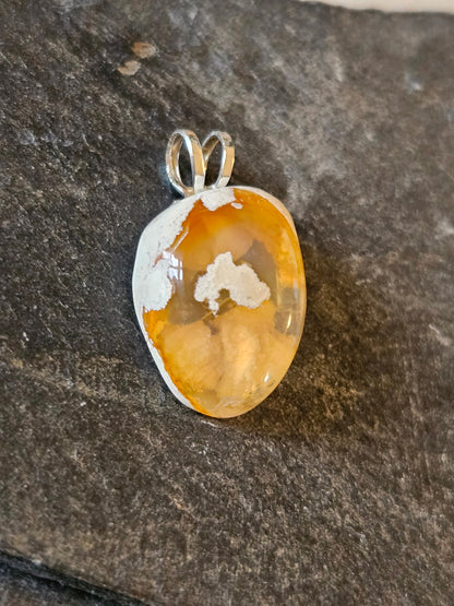 Bezaubernder Wasseropal mexikanischer Feueropal Anhänger mit 925er Silberöse an 925er Silberkette Figaro