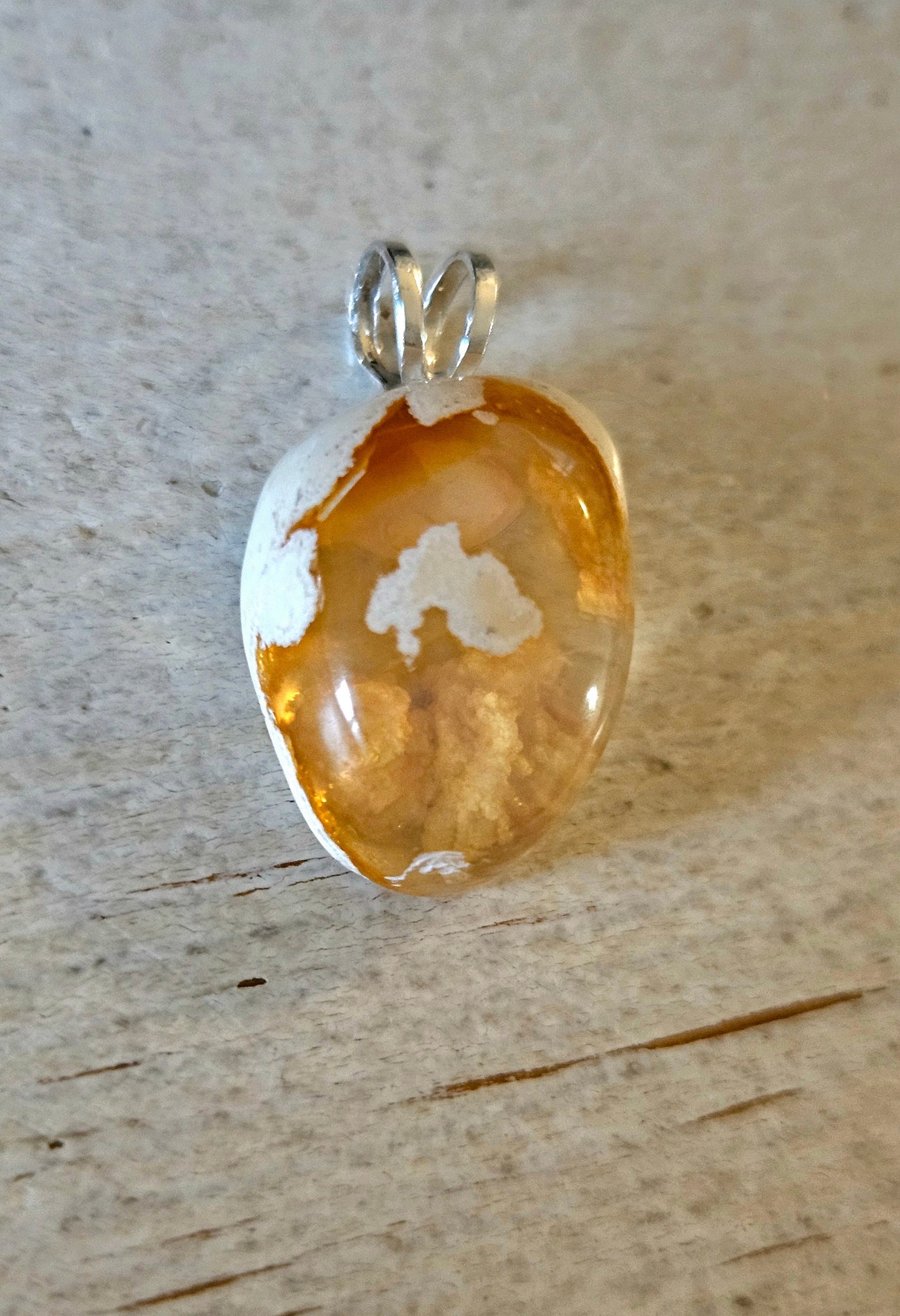 Bezaubernder Wasseropal mexikanischer Feueropal Anhänger mit 925er Silberöse an 925er Silberkette Figaro