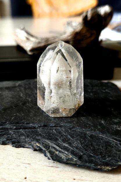 Traumhafter, magischer Phantomquarz, Schamanenstein, Lodolith, Sammlerstein, Kristall im Kristall, Rohstein, 39 x 23 x 22 mm