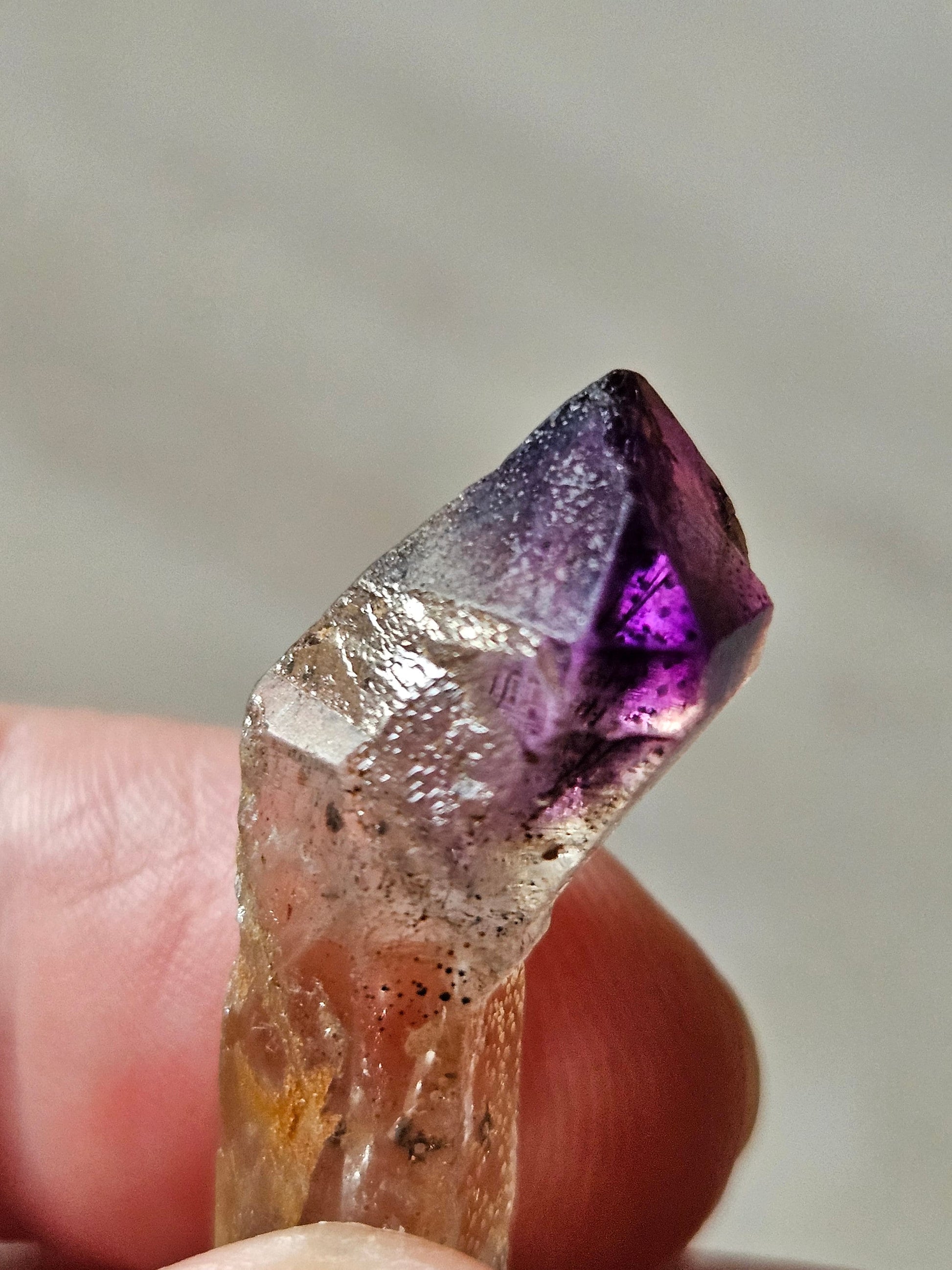 Zepter Amethyst Kristall Spitze Zepteramethyst Rohstein Healing Crystal Heilkristall gebohrt, an verstellbarem Lederband
