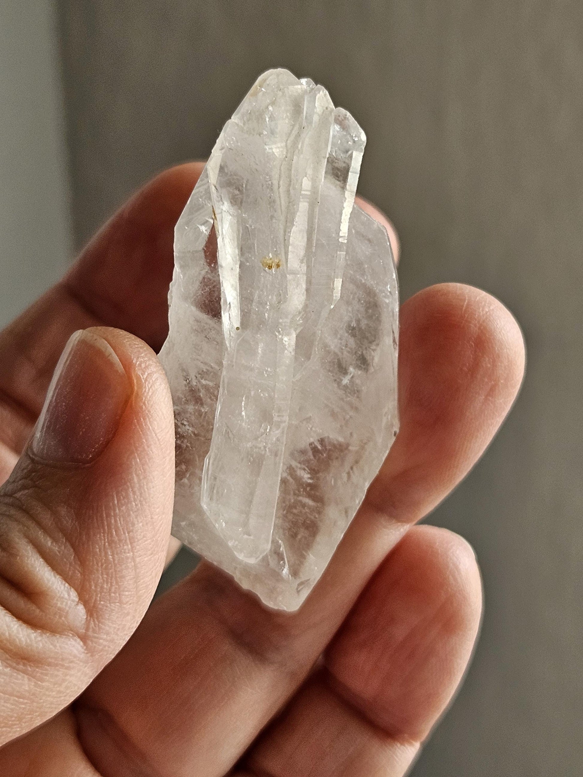 Grosser kräftiger Fadenquarz Kristall mit erhaltener Mehrfach Spitze, Heilkristall Heilstein Sammlerstein, 52 x 31 x 14 mm, 20 g., 100 ct.