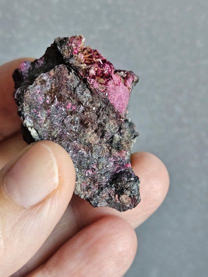 Selten und schön Erythrin Erythrite Sammlerstein Kobaltblüte Aghbar Mine Bou Azzer Marokko Erythrite