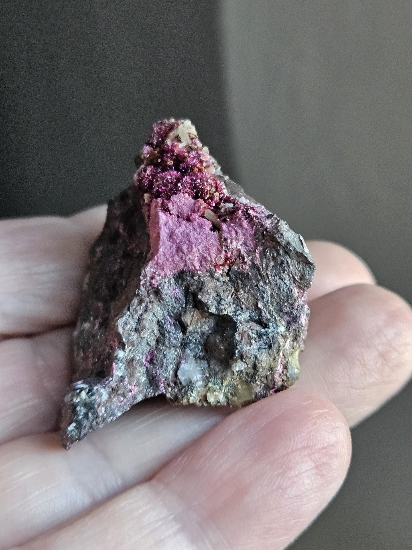 Selten und schön Erythrin Erythrite Sammlerstein Kobaltblüte Aghbar Mine Bou Azzer Marokko Erythrite