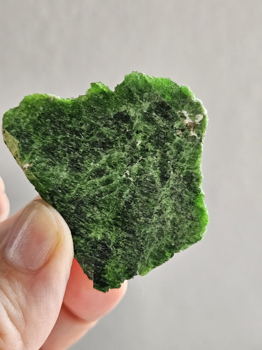 Magischer Chromdiopsid Heilstein Sammlerstein 52 x 45 x 20 mm, 34,62 g., 173,10 ct.