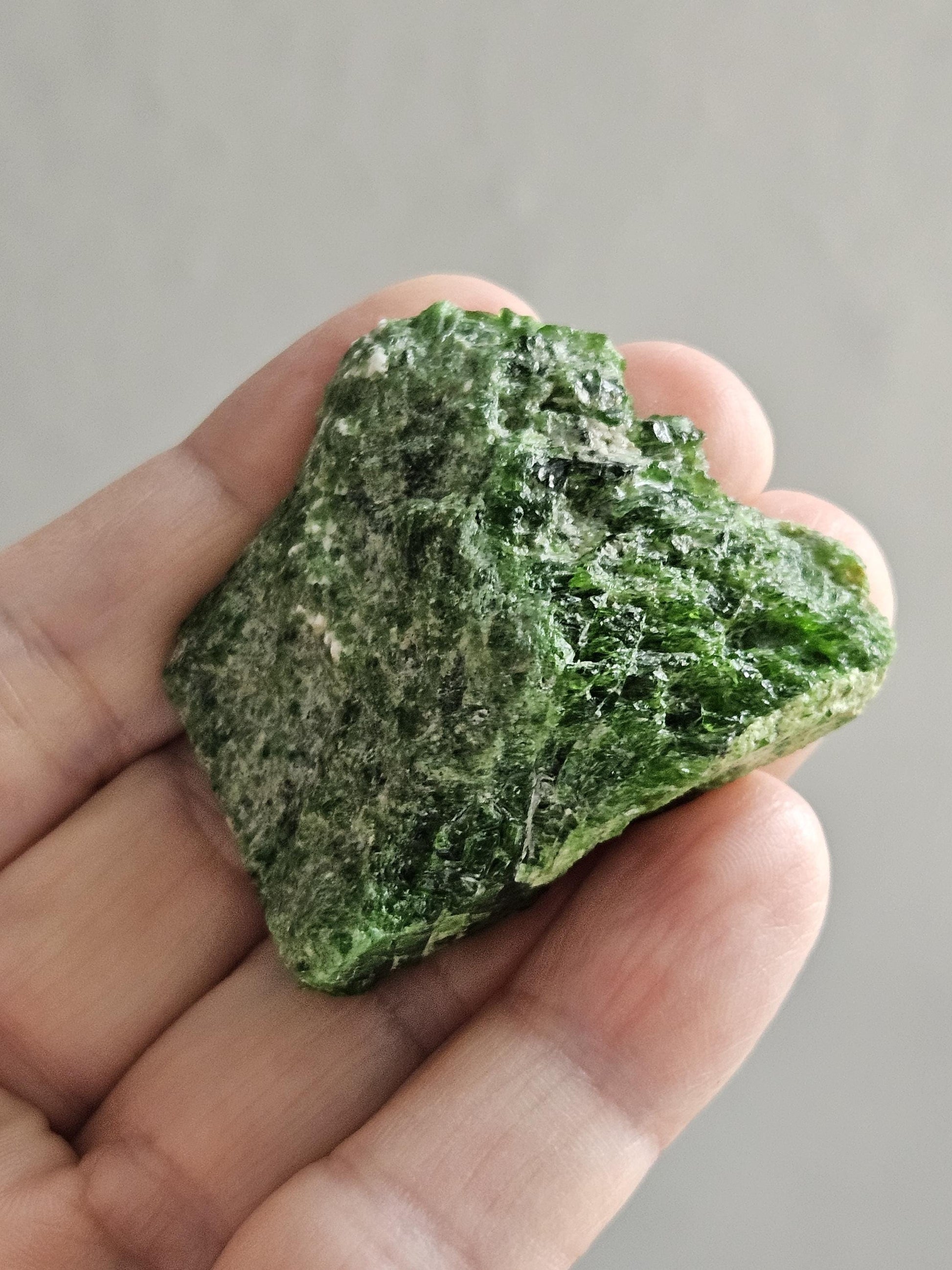 Magischer Chromdiopsid Heilstein Sammlerstein 52 x 45 x 20 mm, 34,62 g., 173,10 ct.