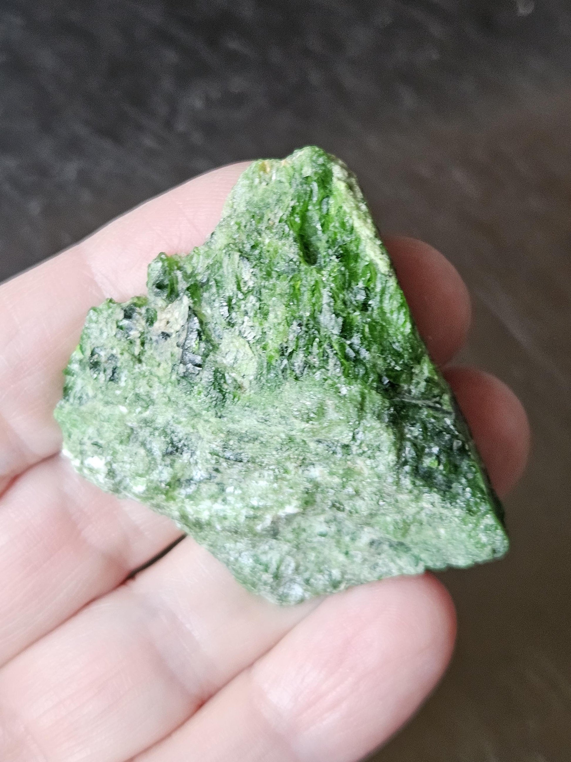 Magischer Chromdiopsid Heilstein Sammlerstein 52 x 45 x 20 mm, 34,62 g., 173,10 ct.