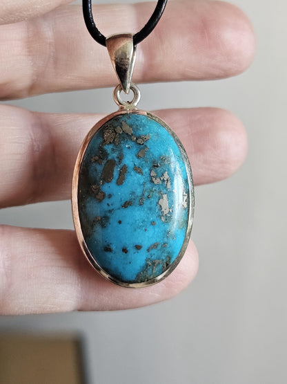 Kostbarer traumhafter Türkis Stein 925er Silber Anhänger, 43 x 22 x 9 mm, gebohrt, an verstellbarem Lederband