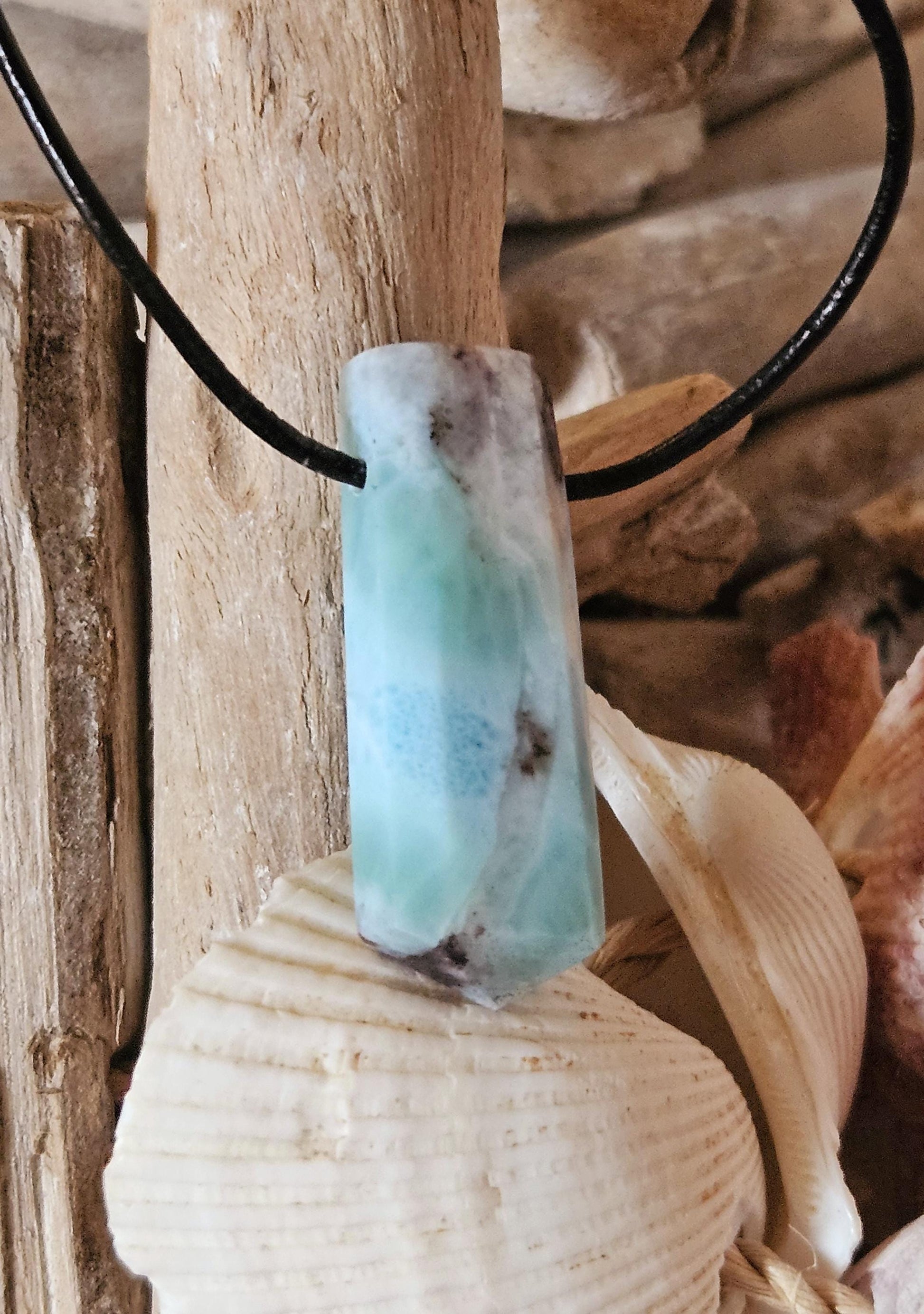 Feiner Larimar, Atlantis Stein Anhänger, 39 x 14 x 10 mm, gebohrt, Larimar Anhänger, gebohrt, an verstellbarem Lederband