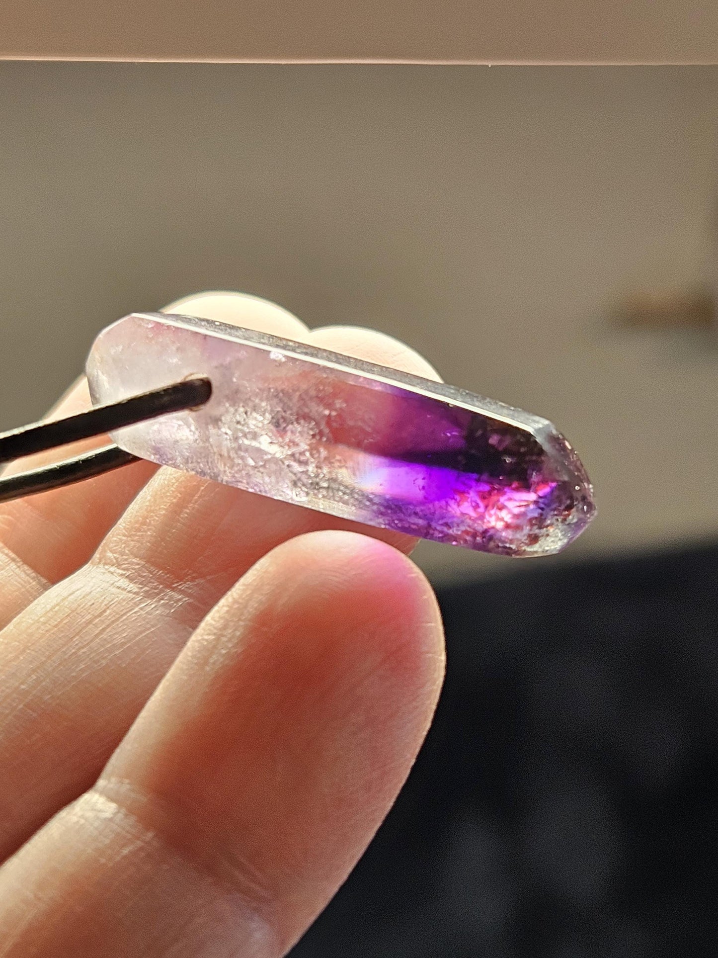 Kostbarer magischer Brandberg Amethyst Kristall Spitze Anhänger, 33 x 13 x 18 mm, an verstellbarem Lederband