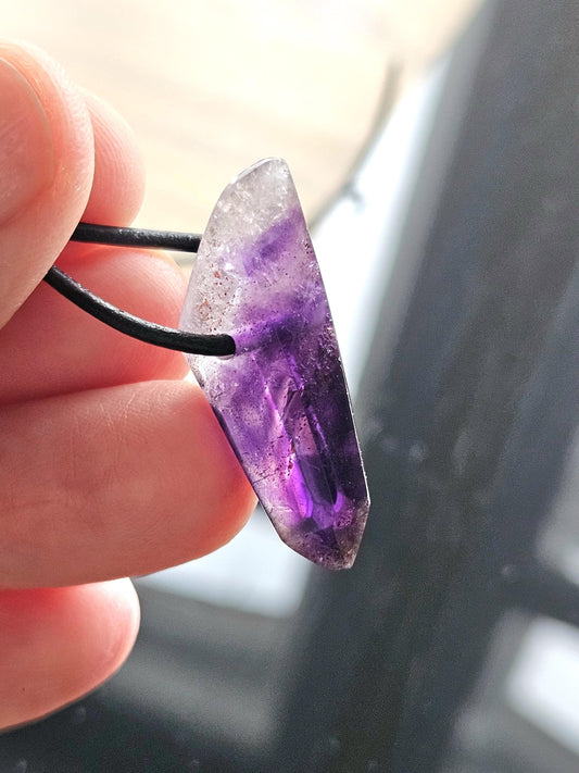 Kostbarer magischer Brandberg Amethyst Kristall Spitze Anhänger, 34 x 11 x 12 mm, an verstellbarem Lederband