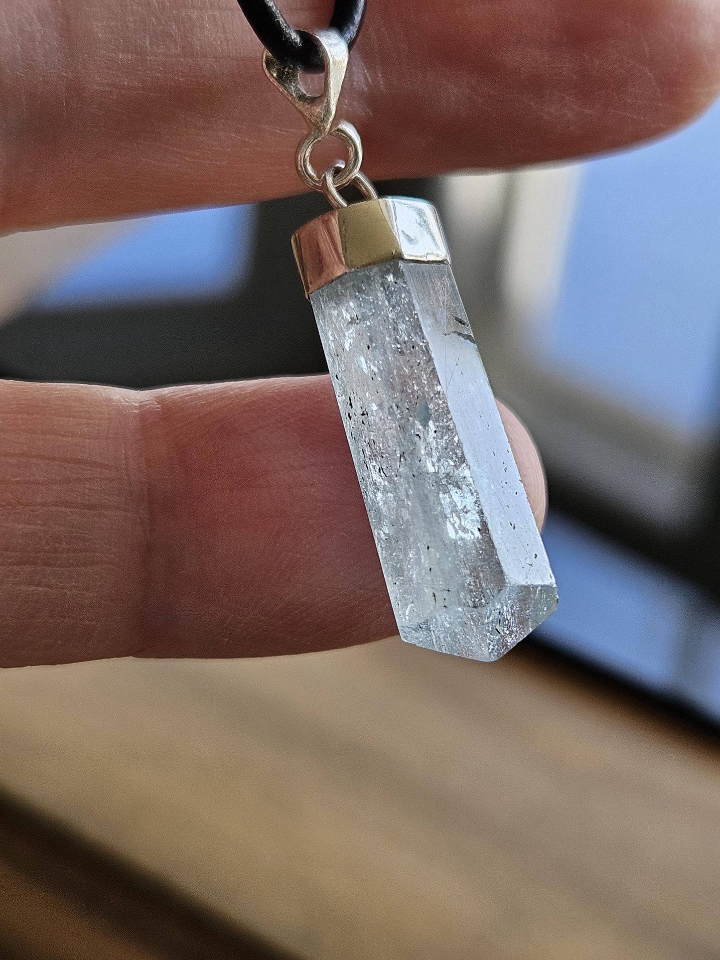 Aquamarin Anhänger, 925er Silber Anhänger, an verstellbarem Lederband
