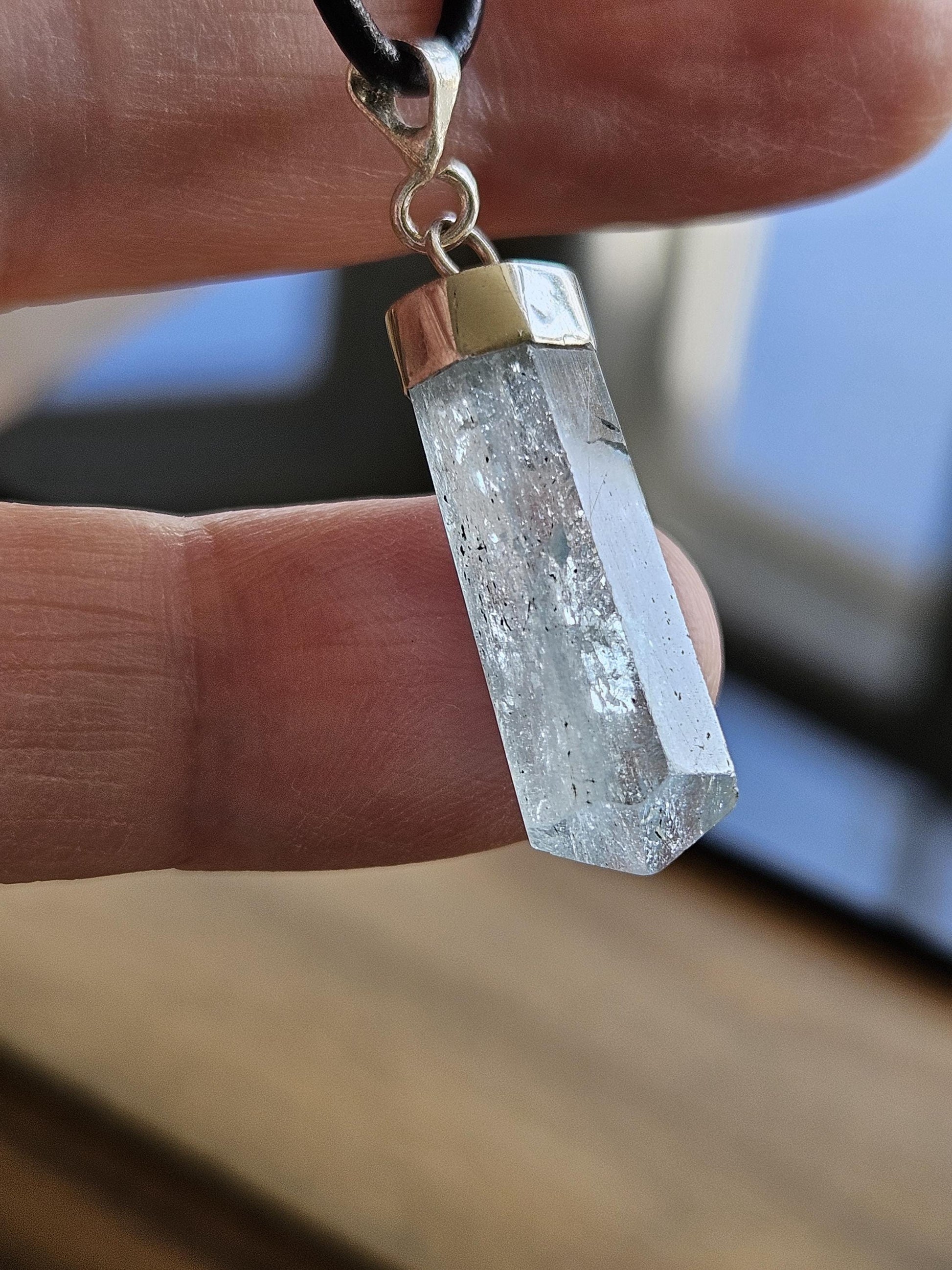 Aquamarin Anhänger, 925er Silber Anhänger, an verstellbarem Lederband